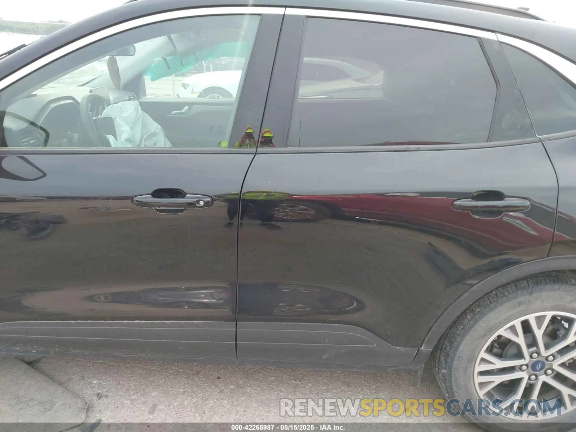 14 Photograph of a damaged car 1FMCU0H69NUB37900 FORD ESCAPE 2022
