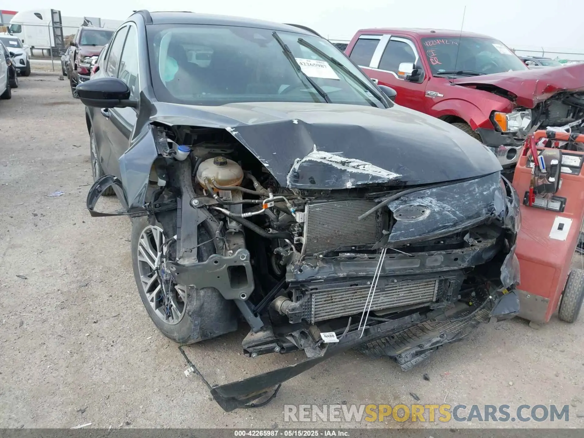 6 Photograph of a damaged car 1FMCU0H69NUB37900 FORD ESCAPE 2022