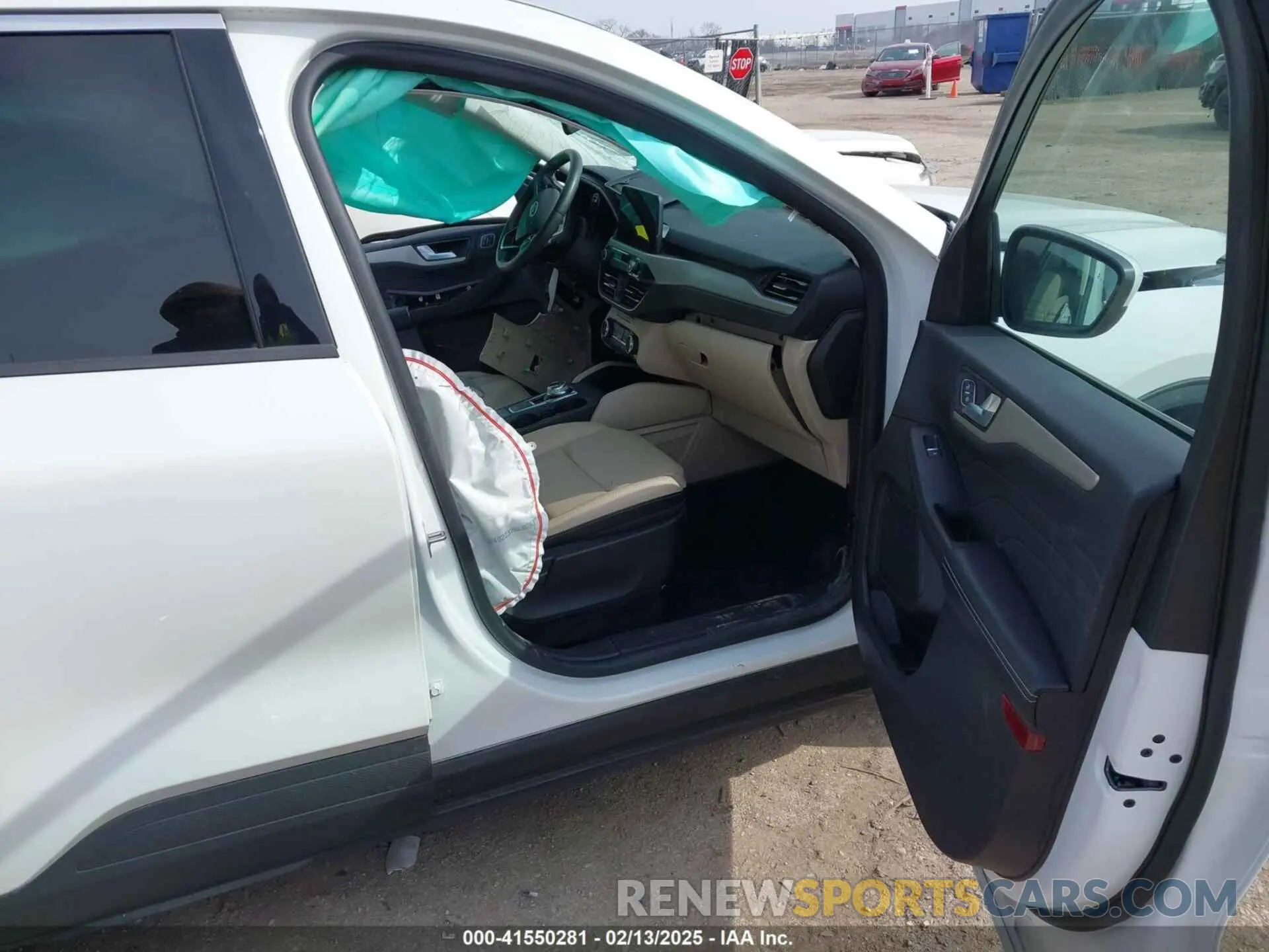 5 Photograph of a damaged car 1FMCU0H6XNUA06474 FORD ESCAPE 2022