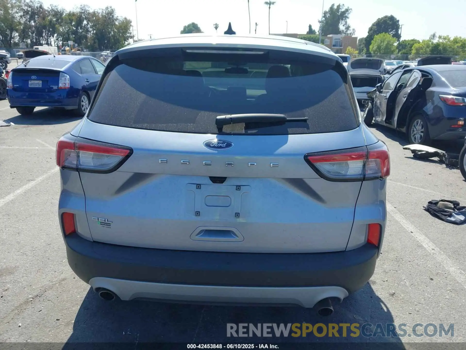 16 Photograph of a damaged car 1FMCU0H6XNUA46215 FORD ESCAPE 2022