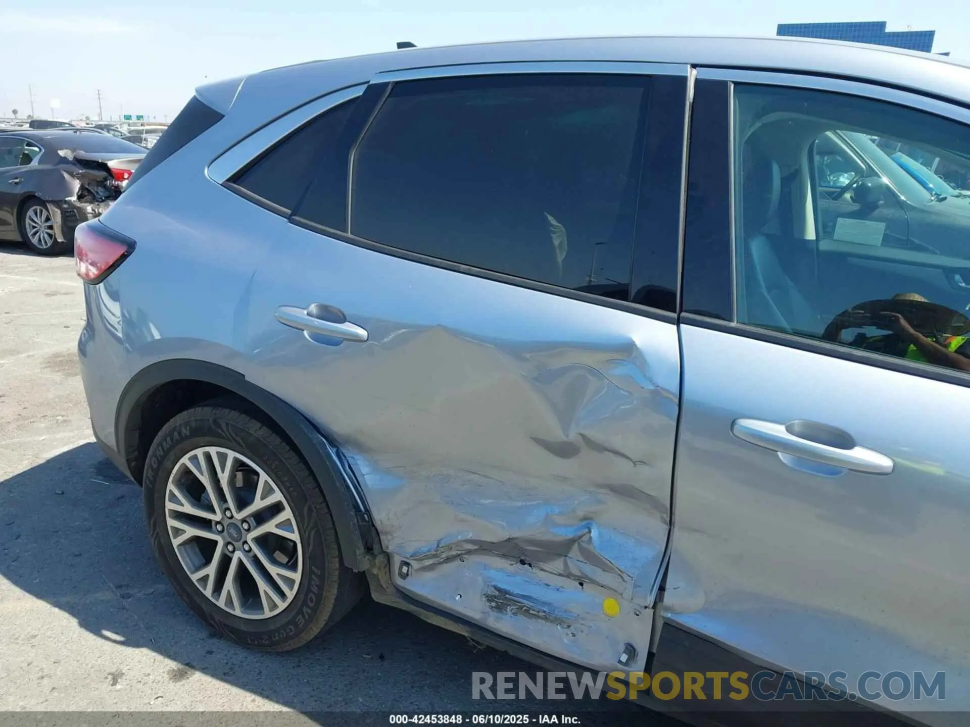 6 Photograph of a damaged car 1FMCU0H6XNUA46215 FORD ESCAPE 2022
