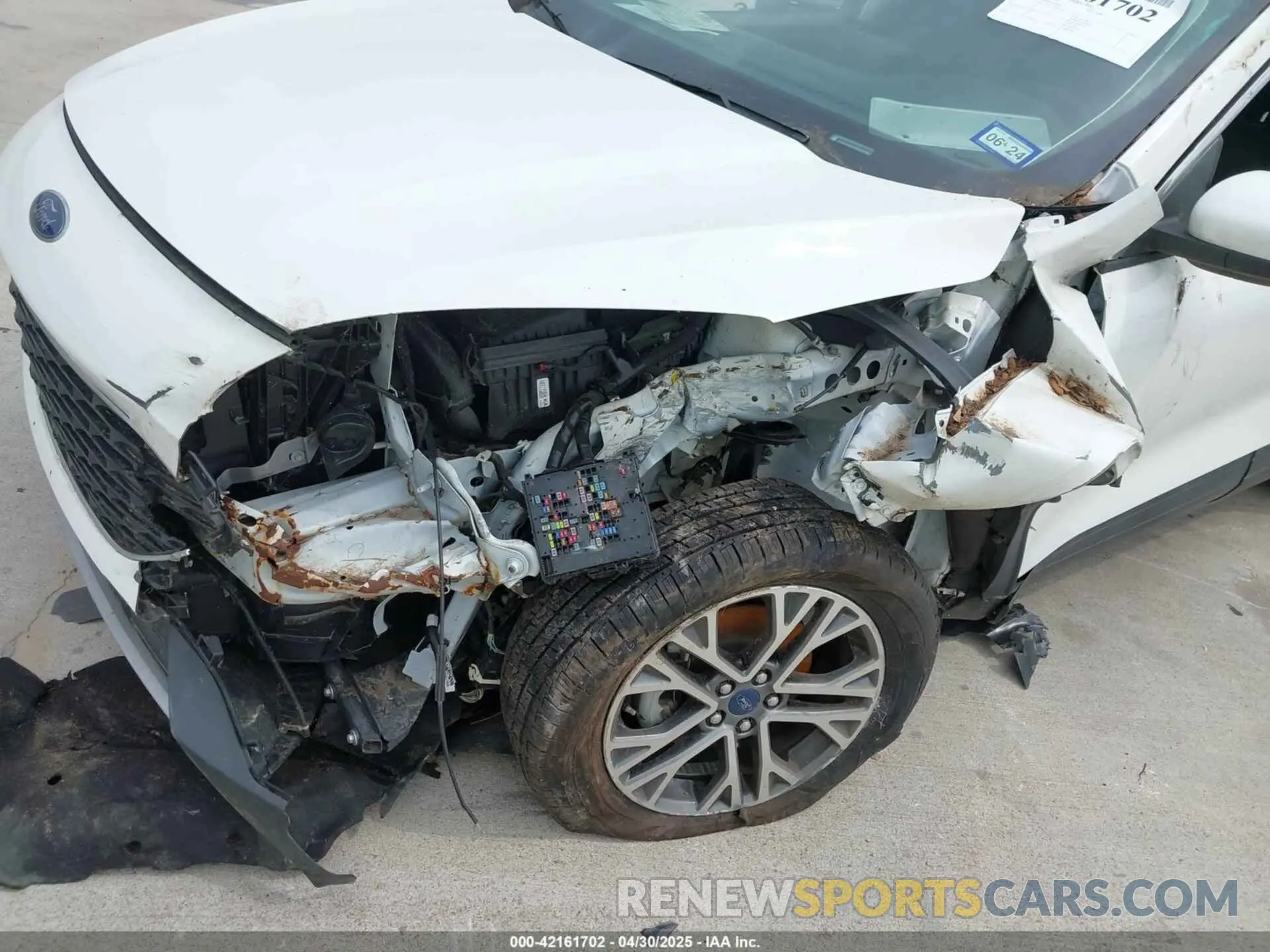 6 Photograph of a damaged car 1FMCU0H6XNUA83488 FORD ESCAPE 2022