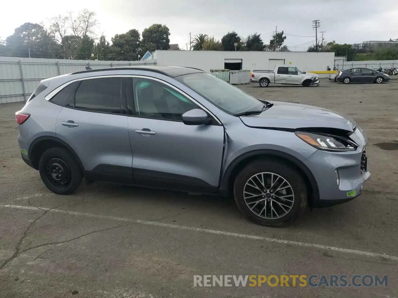 4 Photograph of a damaged car 1FMCU0KZ0NUA24775 FORD ESCAPE 2022