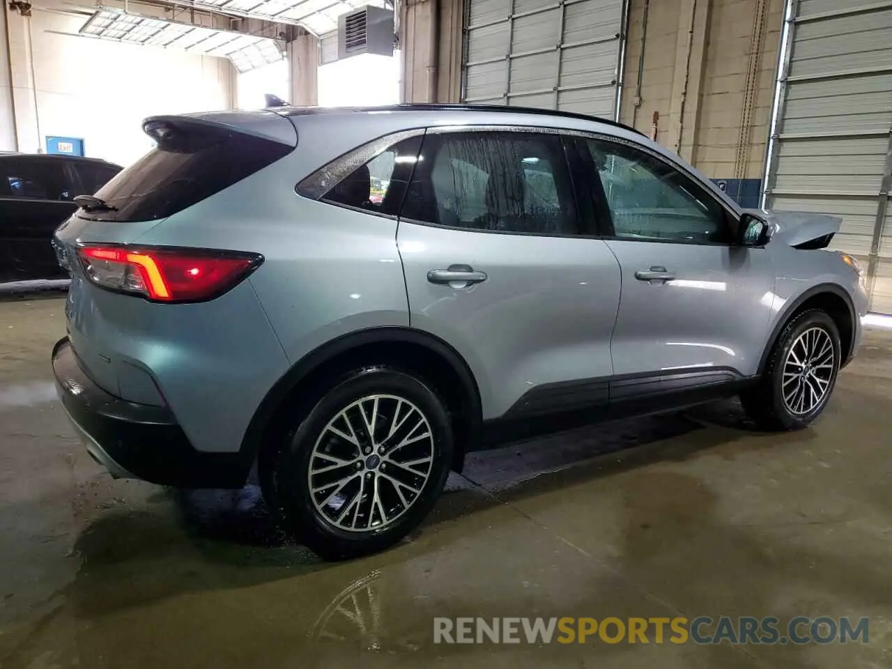 3 Photograph of a damaged car 1FMCU0KZ5NUB70069 FORD ESCAPE 2022