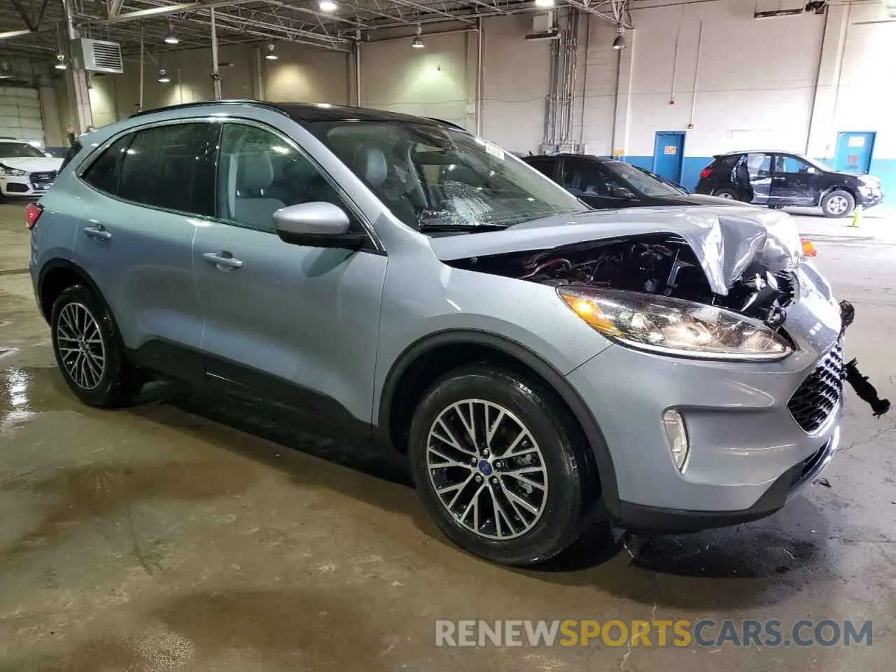 4 Photograph of a damaged car 1FMCU0KZ5NUB70069 FORD ESCAPE 2022