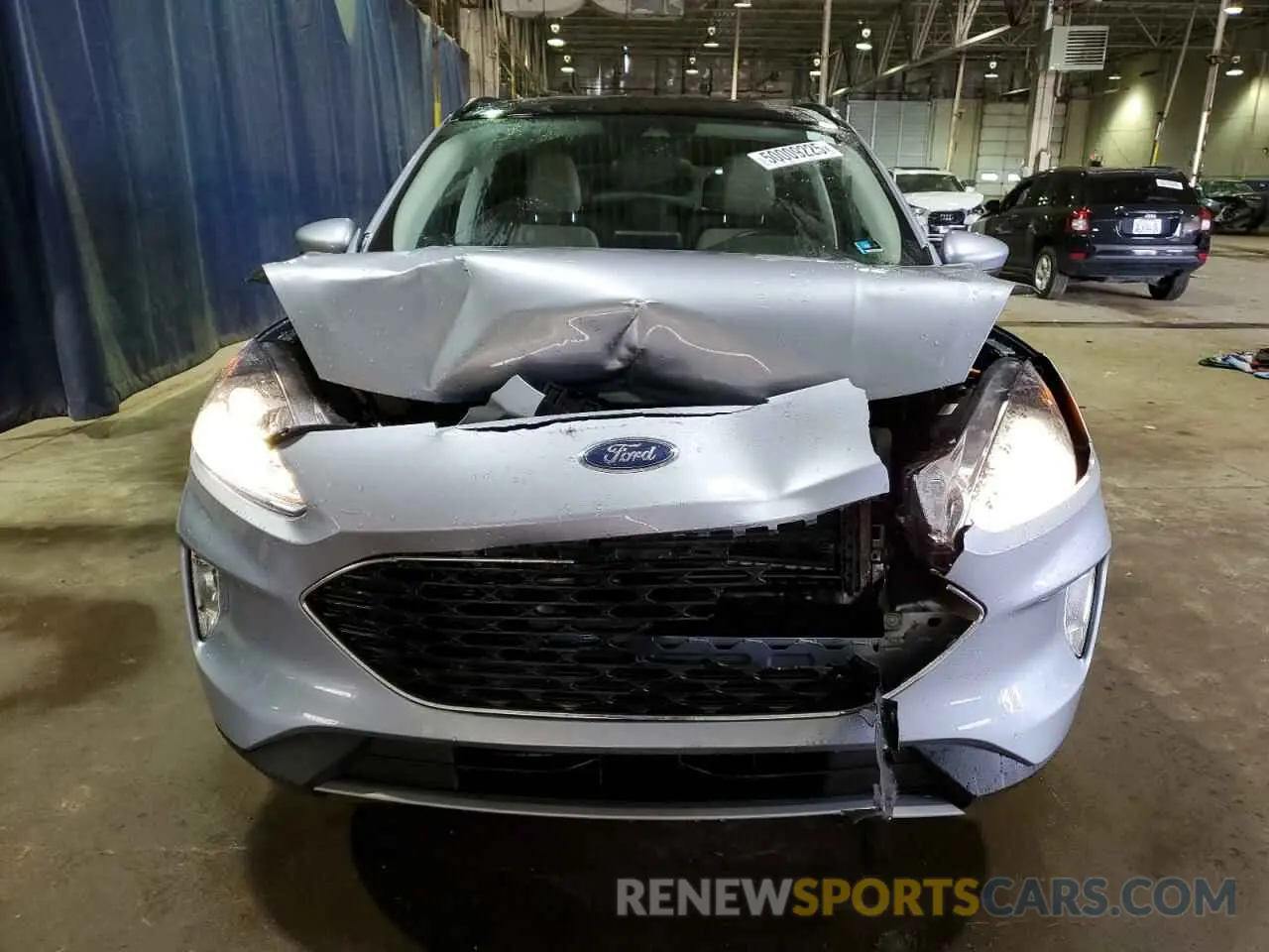 5 Photograph of a damaged car 1FMCU0KZ5NUB70069 FORD ESCAPE 2022