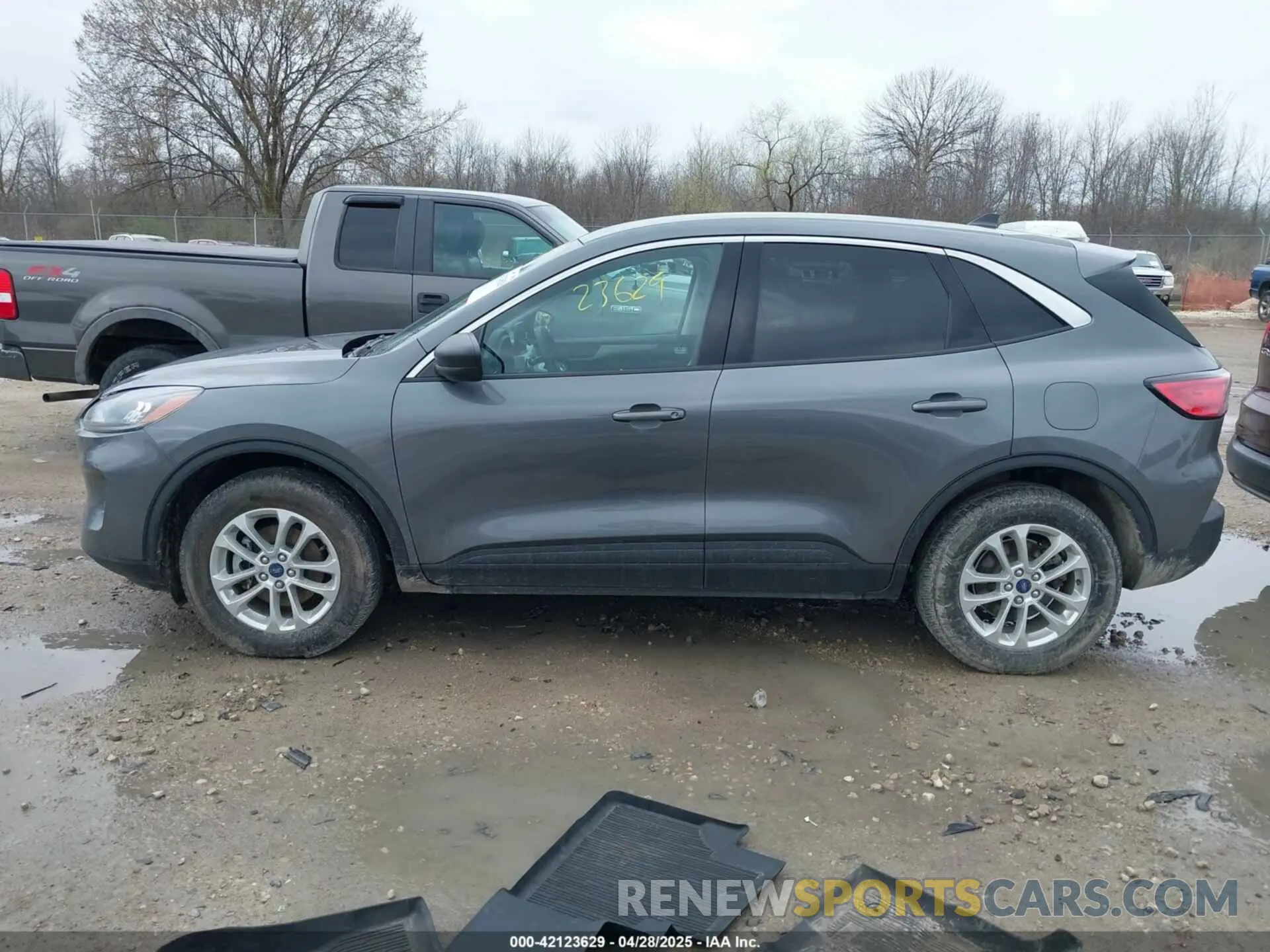 15 Photograph of a damaged car 1FMCU9BZ0NUA79005 FORD ESCAPE 2022