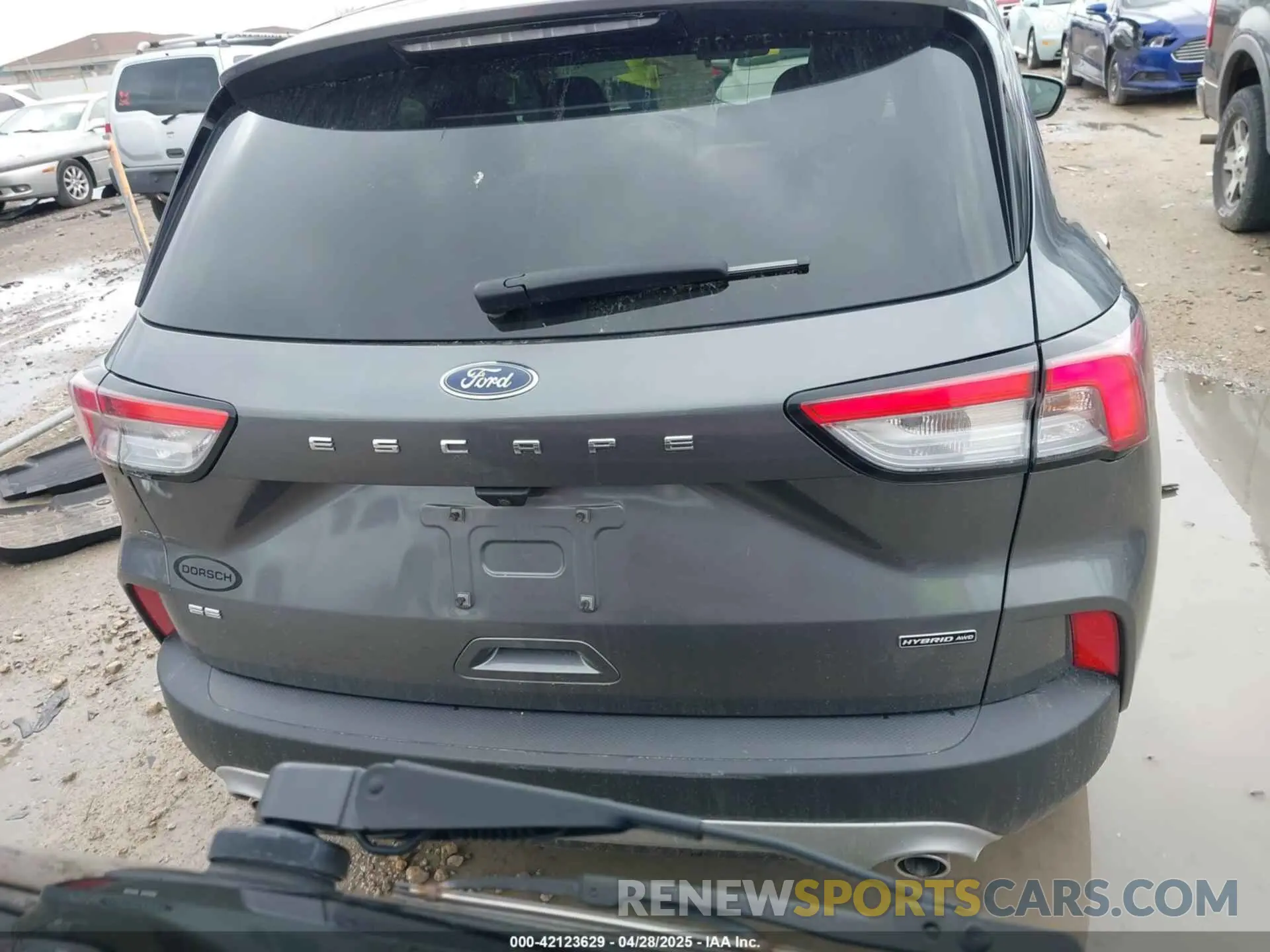 17 Photograph of a damaged car 1FMCU9BZ0NUA79005 FORD ESCAPE 2022