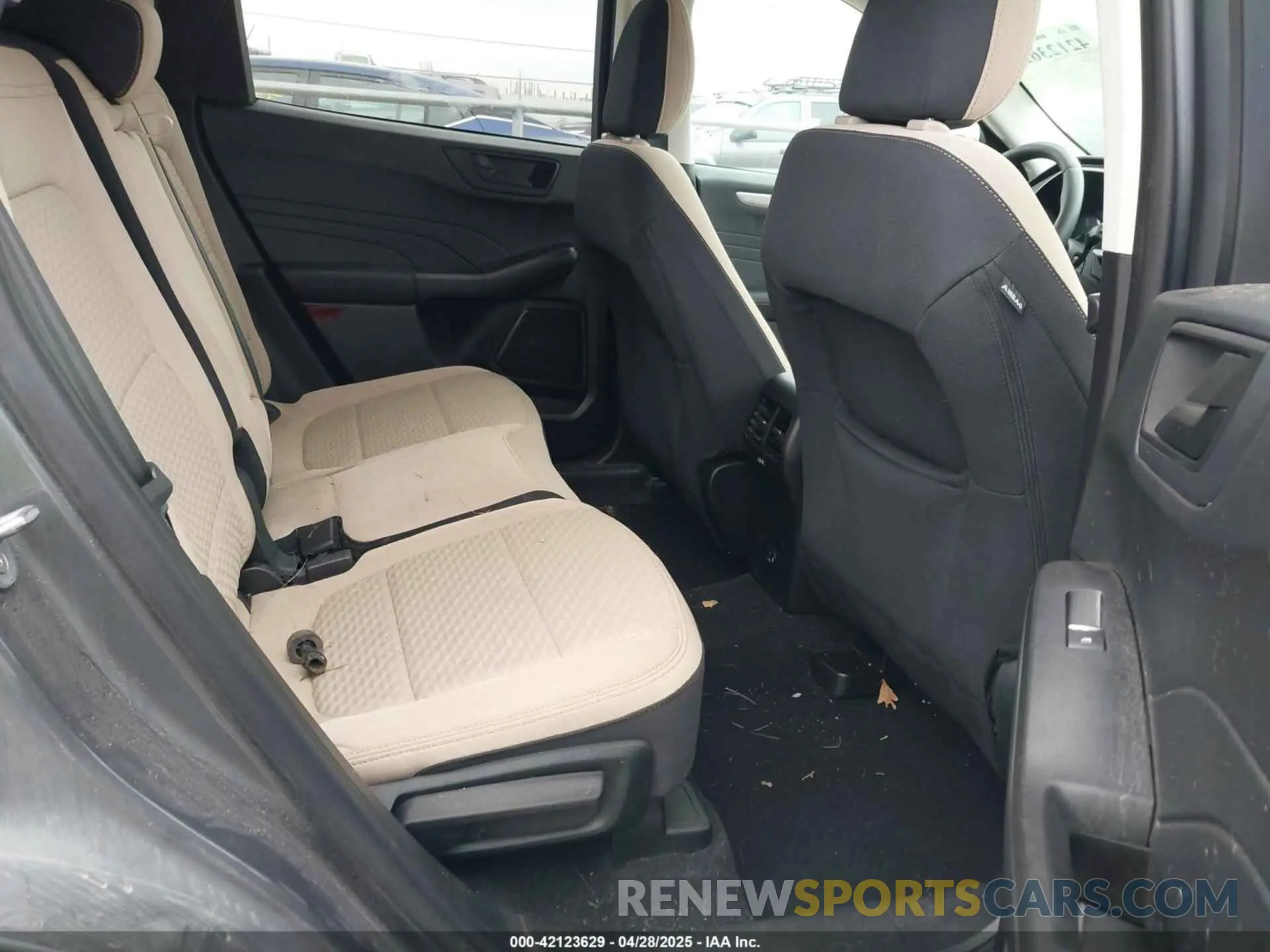 8 Photograph of a damaged car 1FMCU9BZ0NUA79005 FORD ESCAPE 2022
