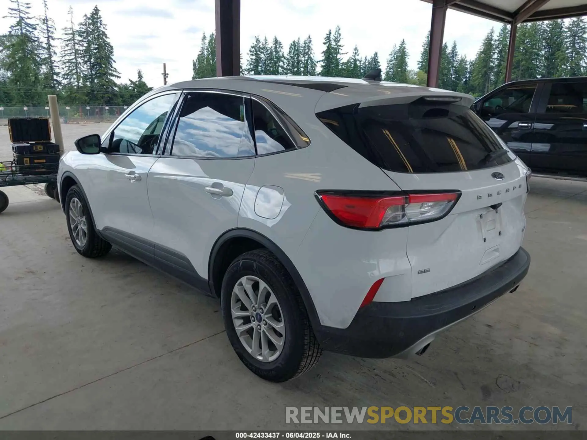 3 Photograph of a damaged car 1FMCU9BZ2N0U47284 FORD ESCAPE 2022