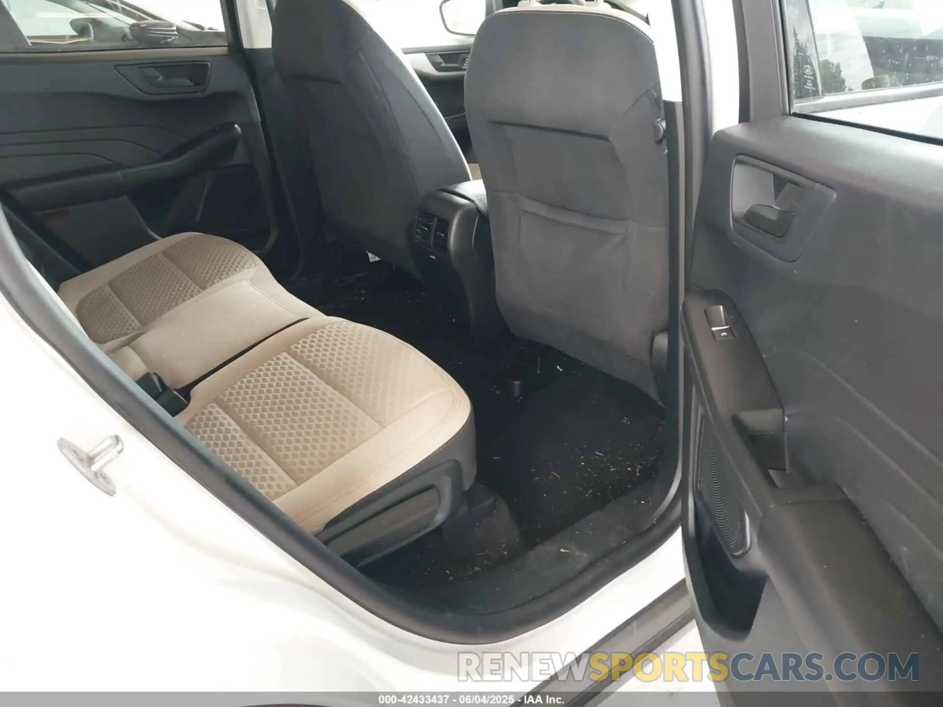 8 Photograph of a damaged car 1FMCU9BZ2N0U47284 FORD ESCAPE 2022