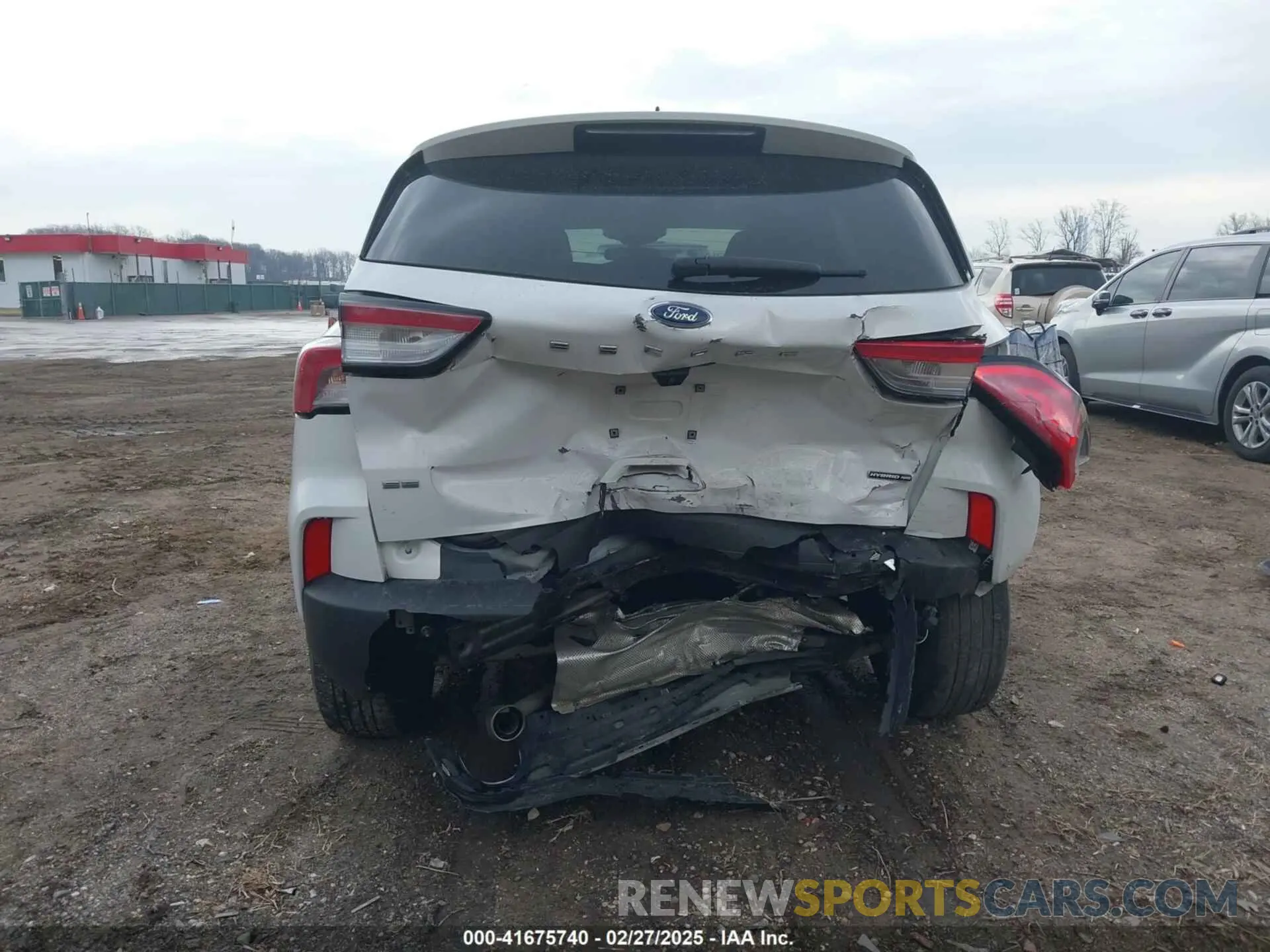17 Photograph of a damaged car 1FMCU9BZ2NUA43705 FORD ESCAPE 2022