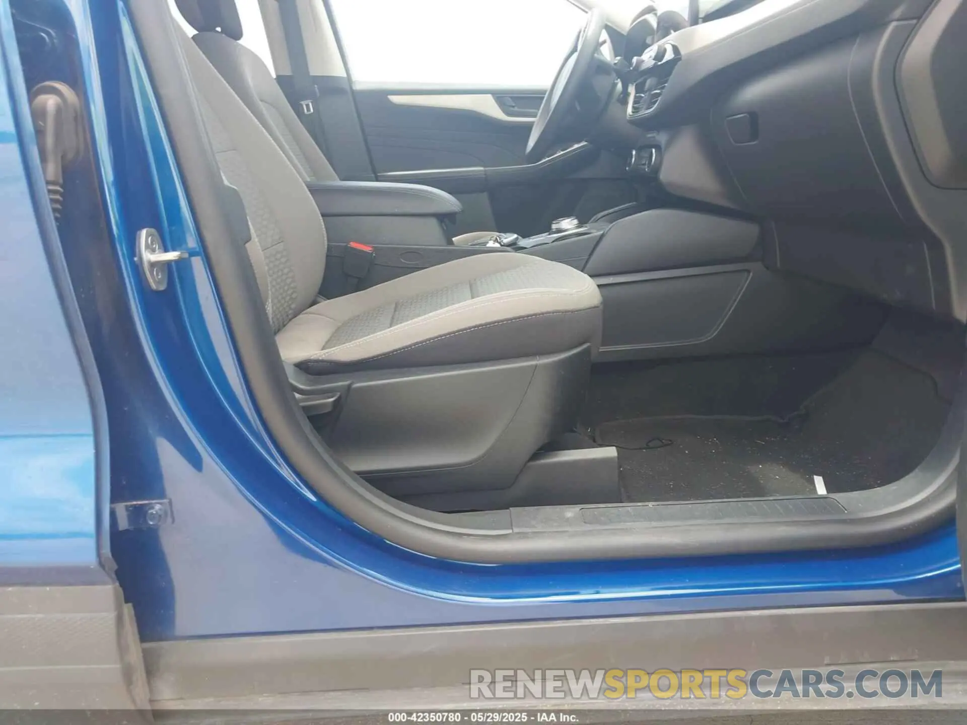 5 Photograph of a damaged car 1FMCU9BZ4NUA48825 FORD ESCAPE 2022