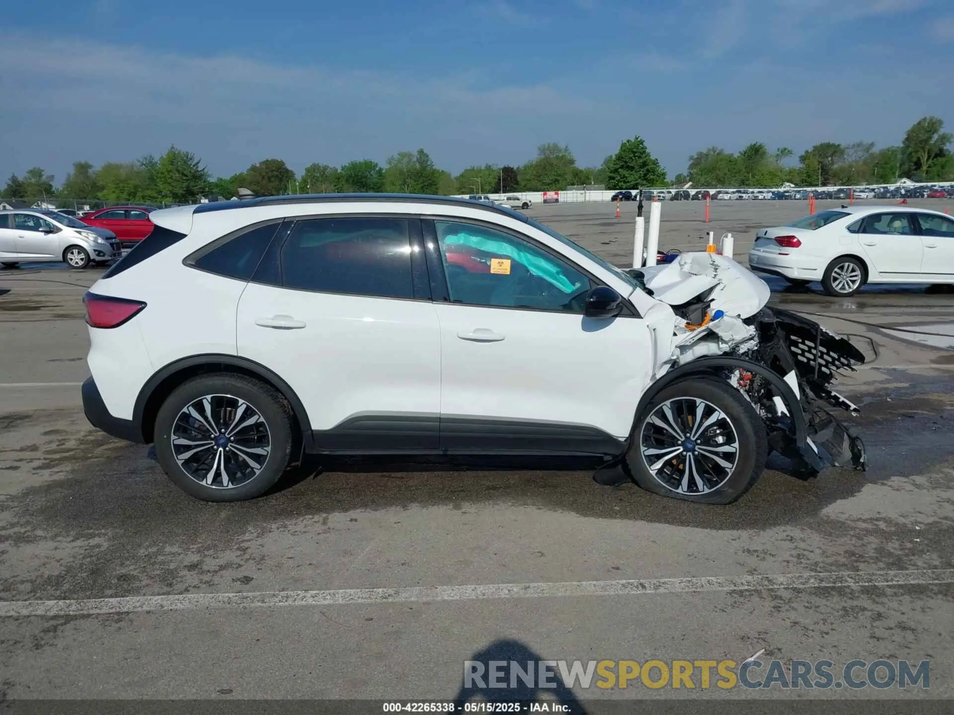 12 Photograph of a damaged car 1FMCU9BZ7NUB06992 FORD ESCAPE 2022