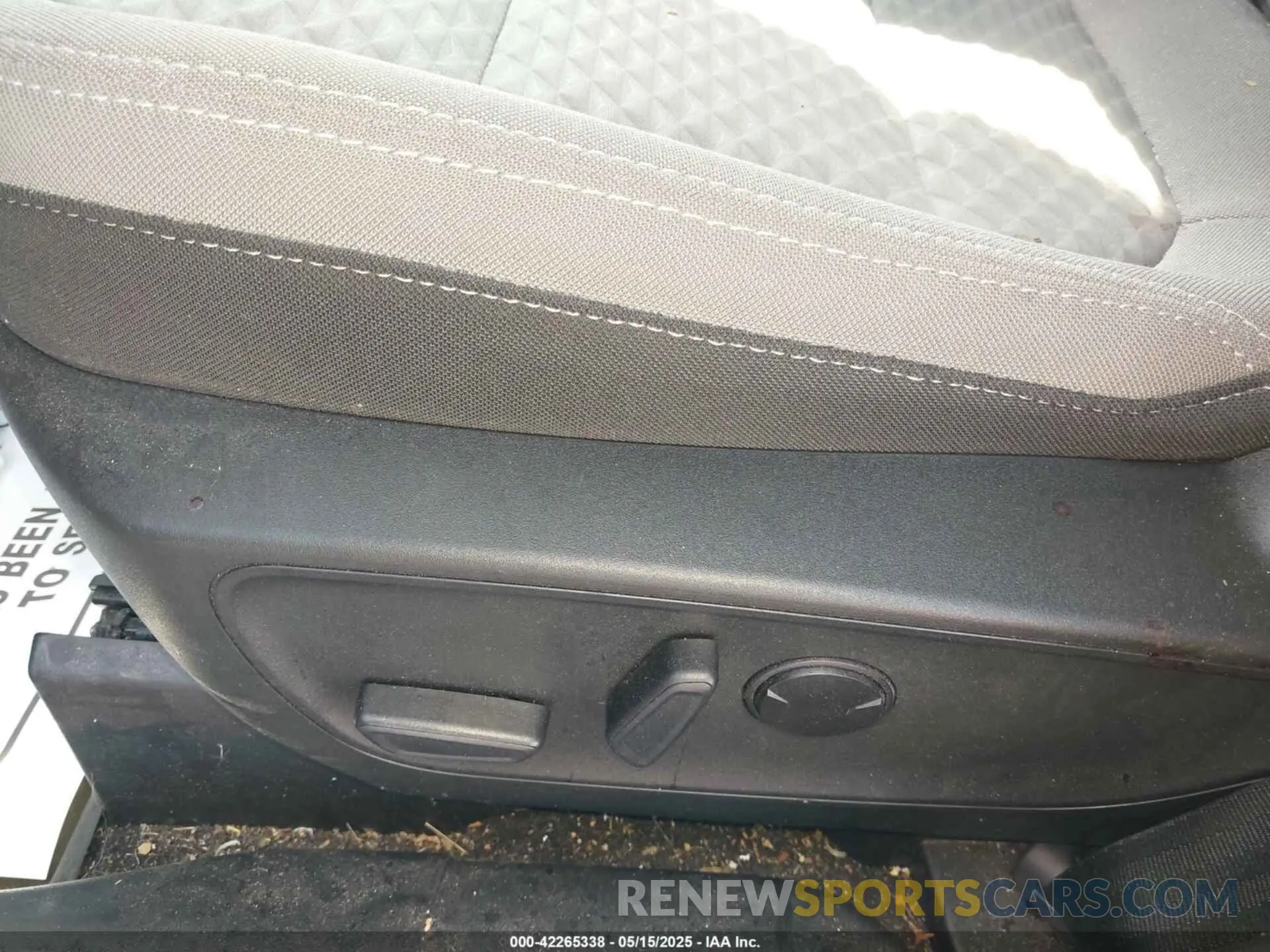 18 Photograph of a damaged car 1FMCU9BZ7NUB06992 FORD ESCAPE 2022