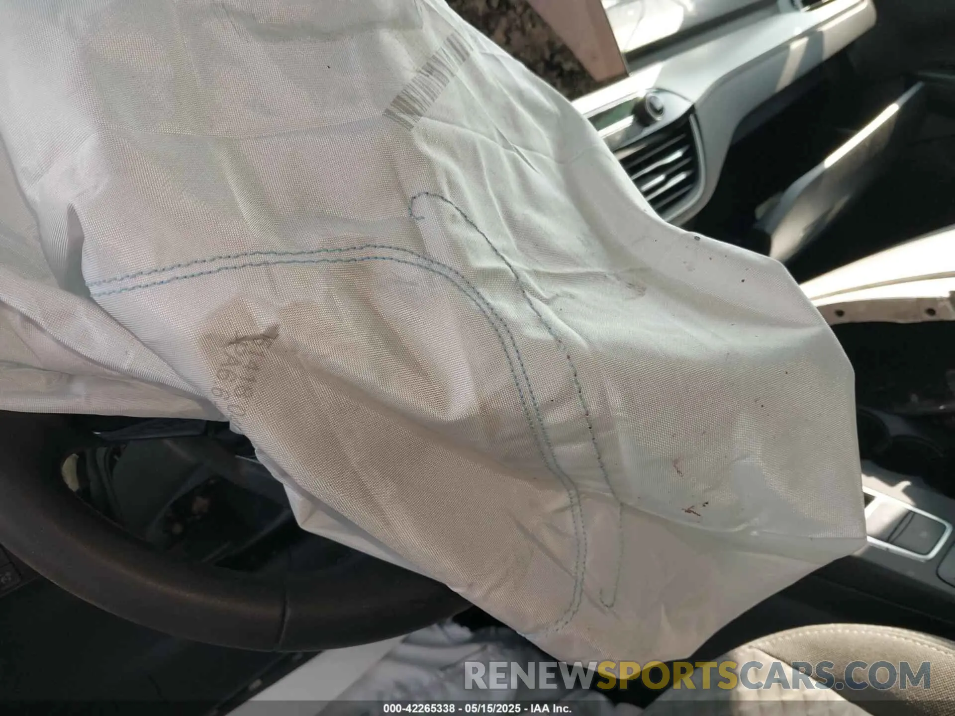 19 Photograph of a damaged car 1FMCU9BZ7NUB06992 FORD ESCAPE 2022