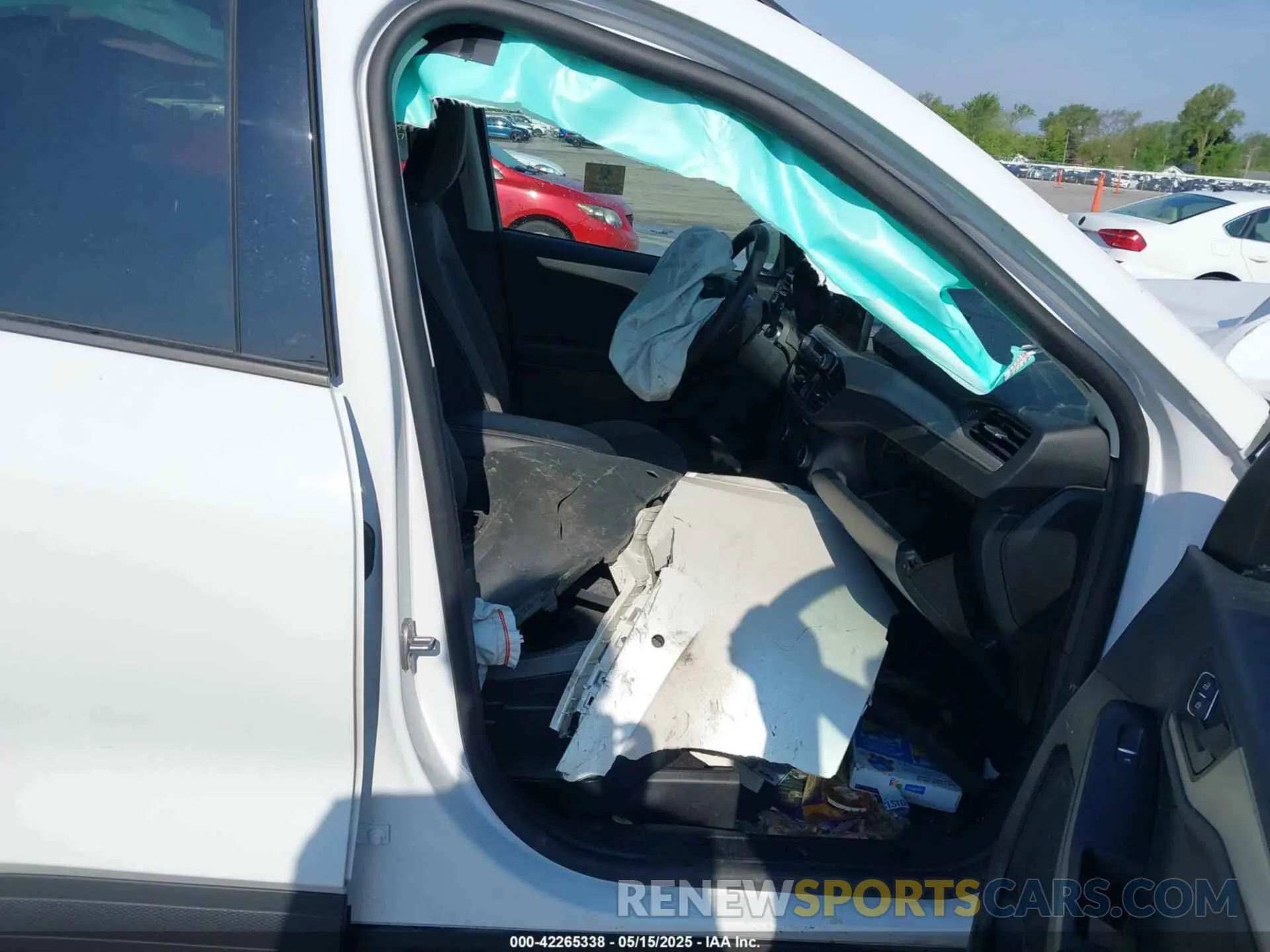 5 Photograph of a damaged car 1FMCU9BZ7NUB06992 FORD ESCAPE 2022