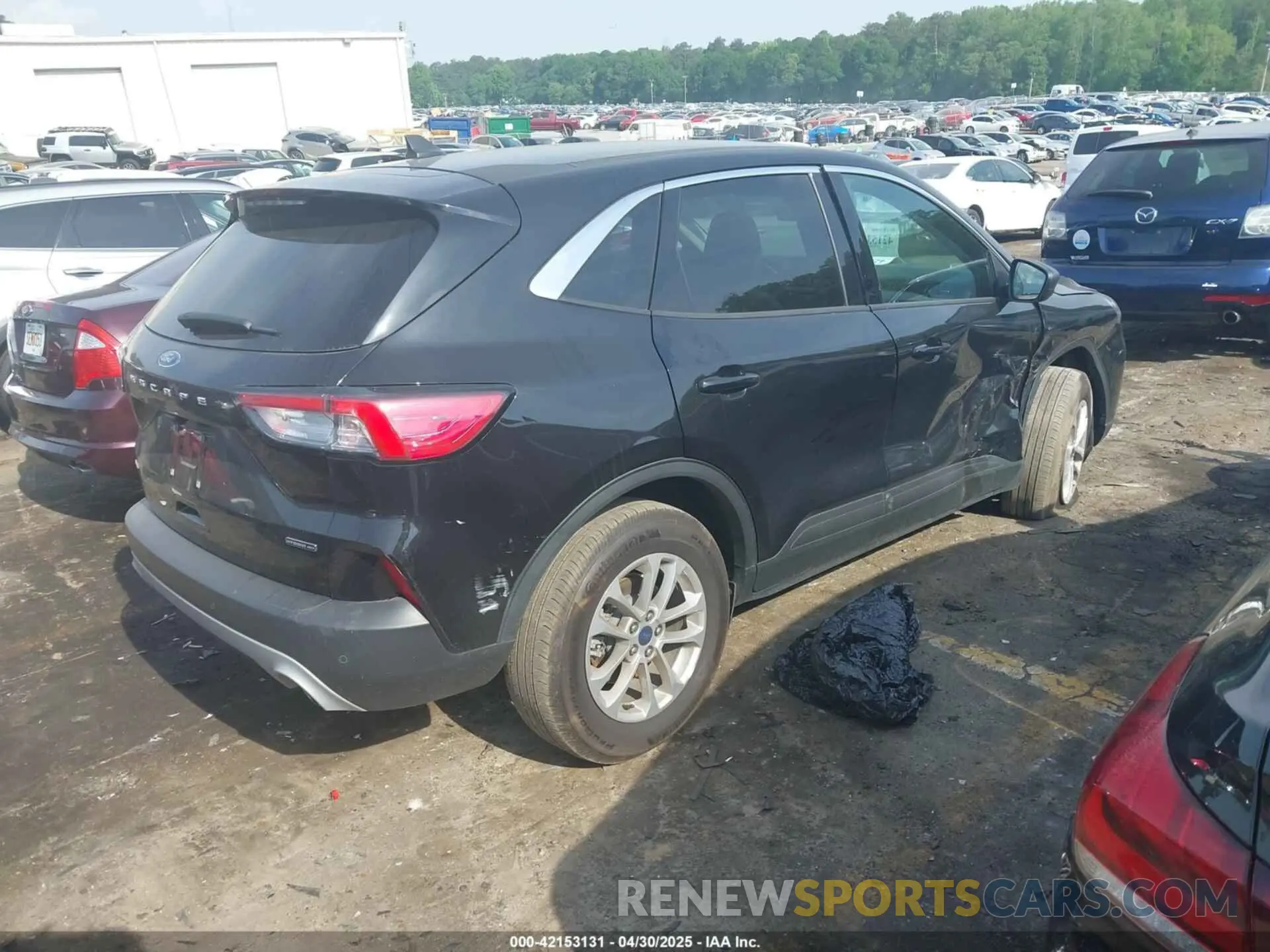4 Photograph of a damaged car 1FMCU9BZ8NUB28239 FORD ESCAPE 2022