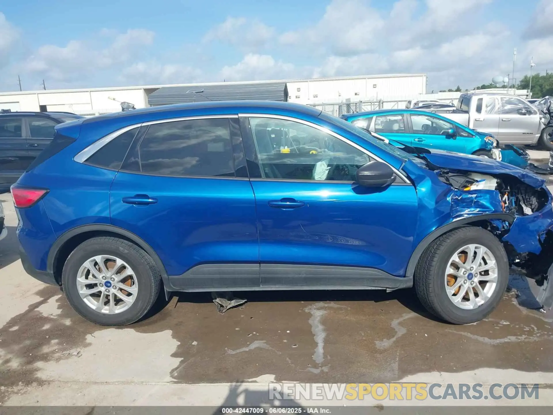 12 Photograph of a damaged car 1FMCU9BZ9NUA39229 FORD ESCAPE 2022