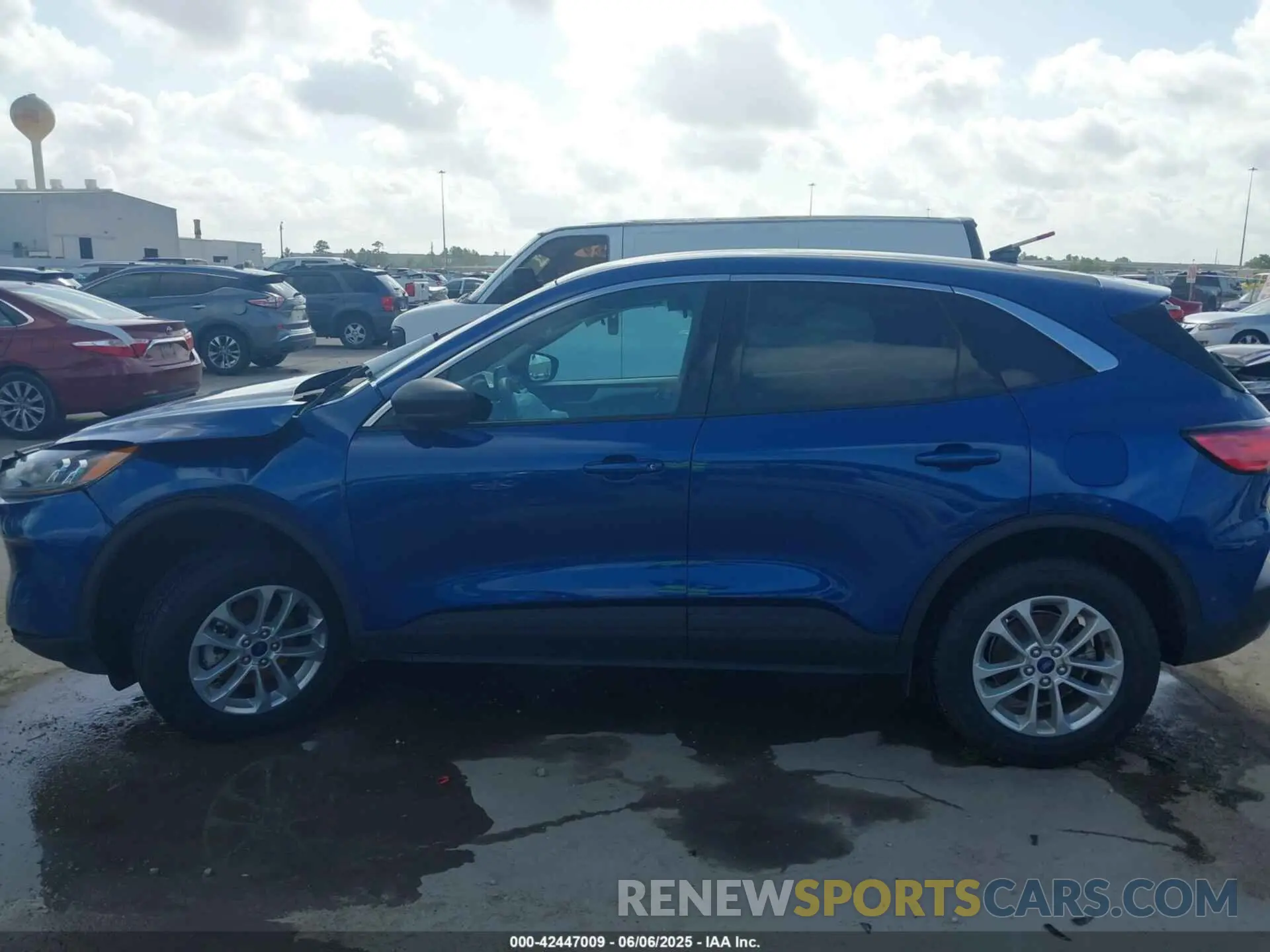 13 Photograph of a damaged car 1FMCU9BZ9NUA39229 FORD ESCAPE 2022