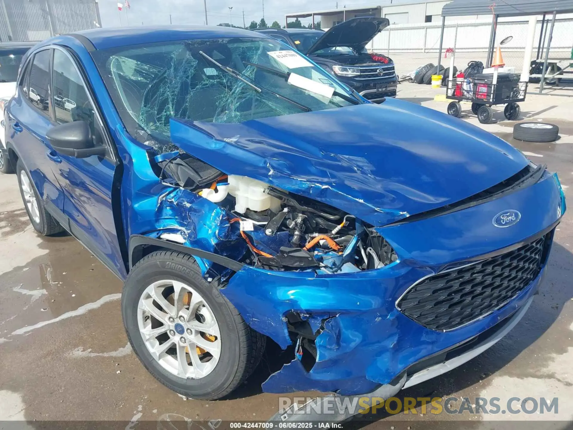 6 Photograph of a damaged car 1FMCU9BZ9NUA39229 FORD ESCAPE 2022