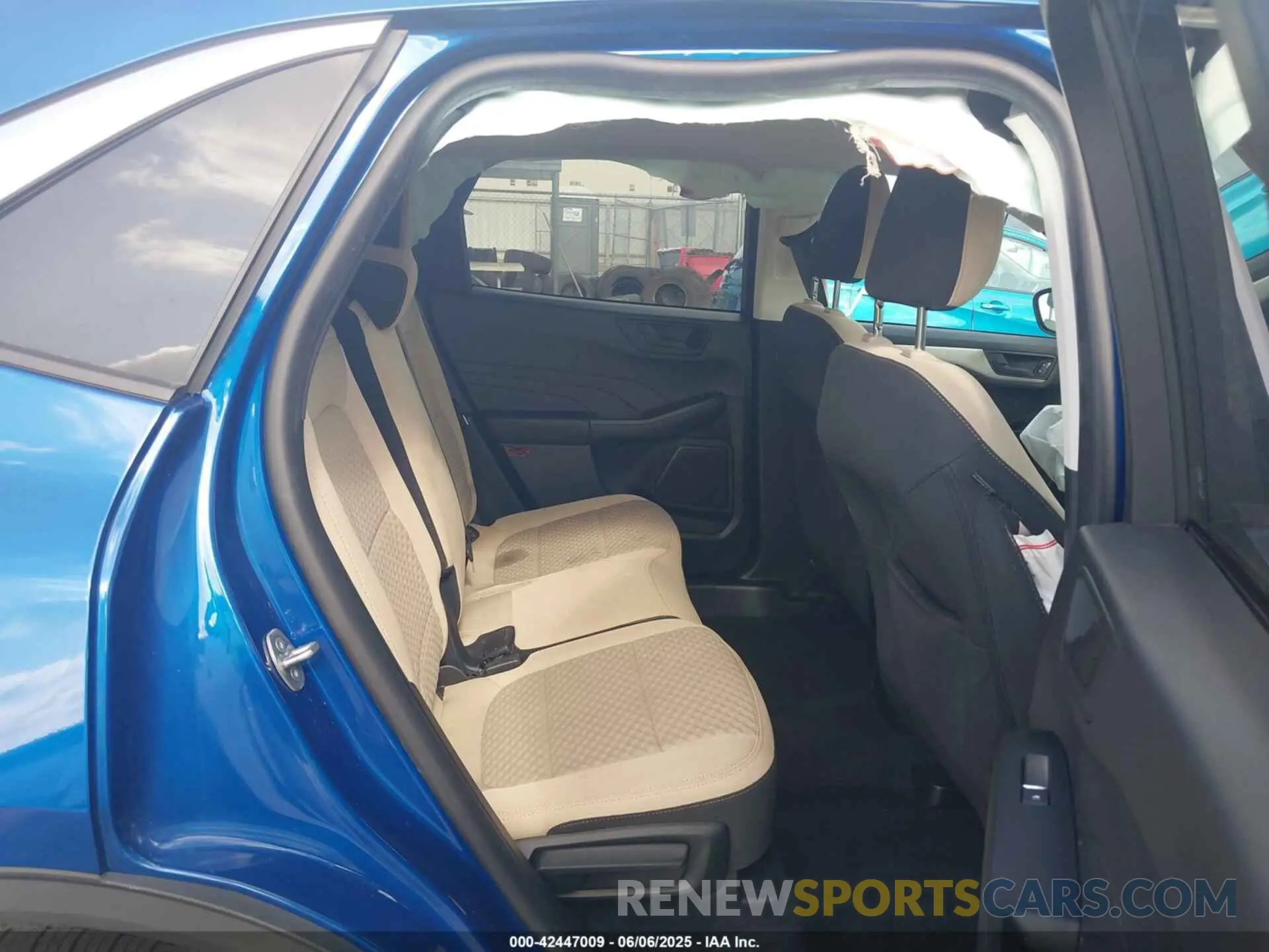 8 Photograph of a damaged car 1FMCU9BZ9NUA39229 FORD ESCAPE 2022