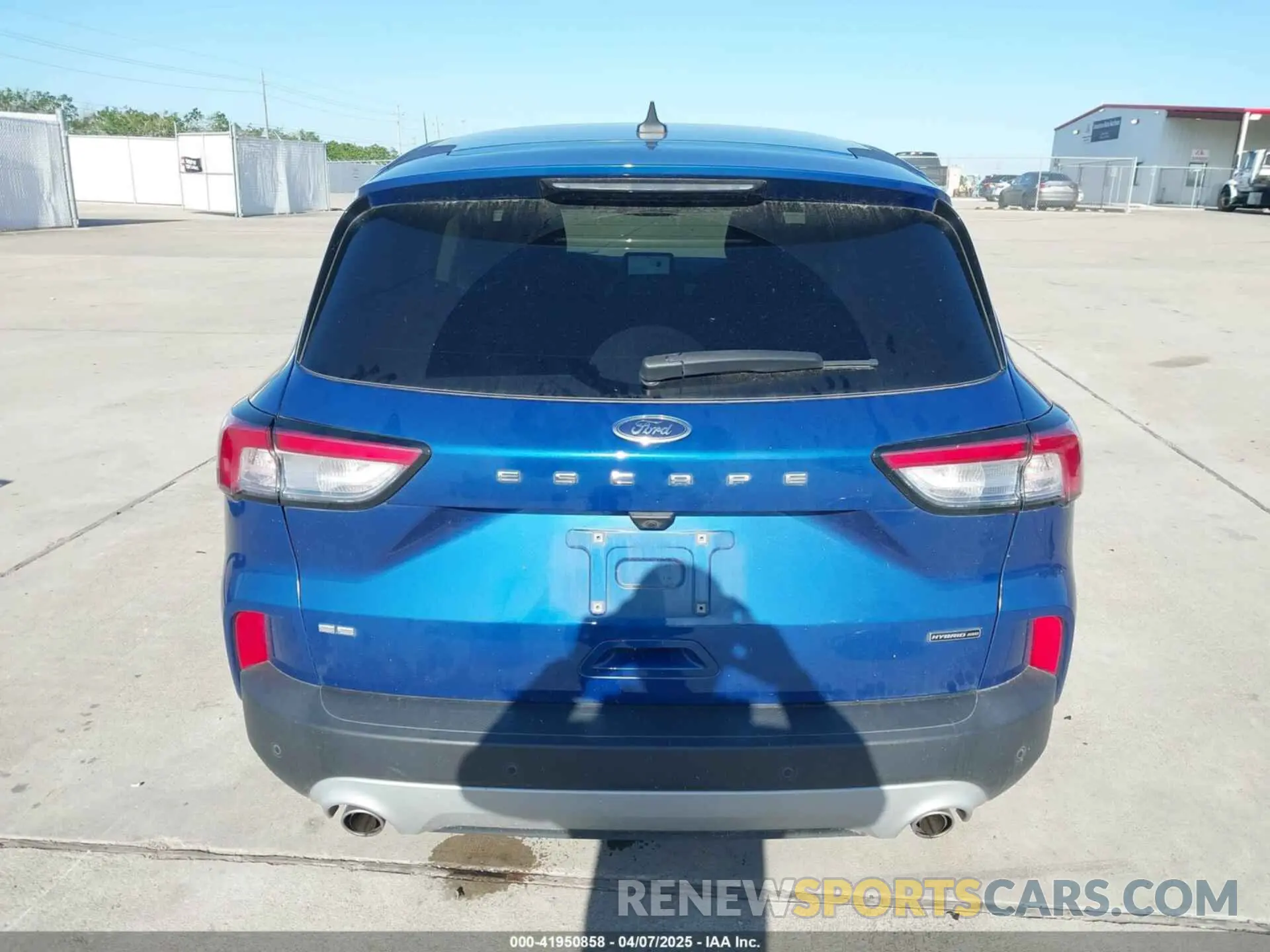 17 Photograph of a damaged car 1FMCU9BZXNUA45654 FORD ESCAPE 2022