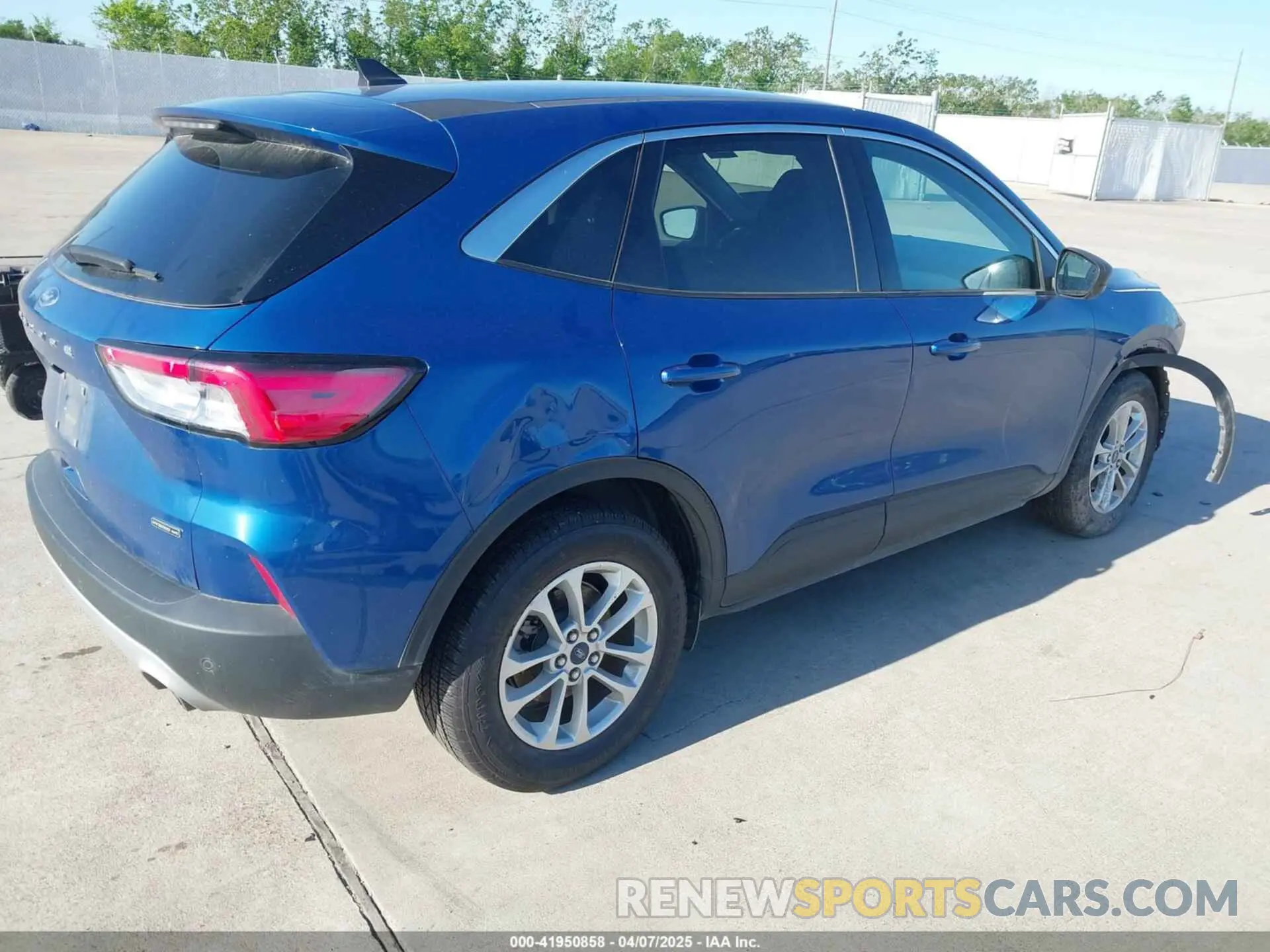 4 Photograph of a damaged car 1FMCU9BZXNUA45654 FORD ESCAPE 2022