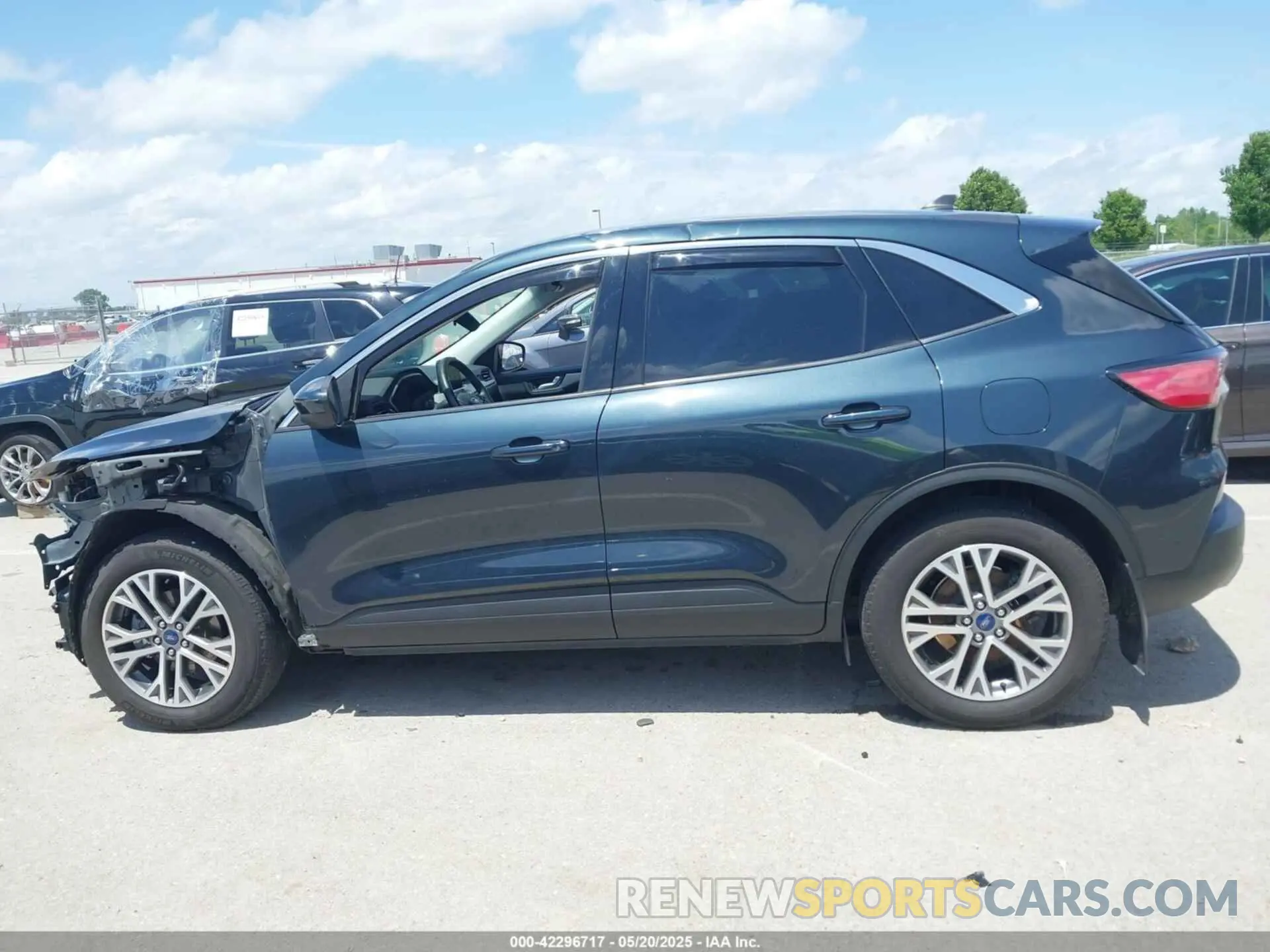 15 Photograph of a damaged car 1FMCU9CZ1NUA82218 FORD ESCAPE 2022