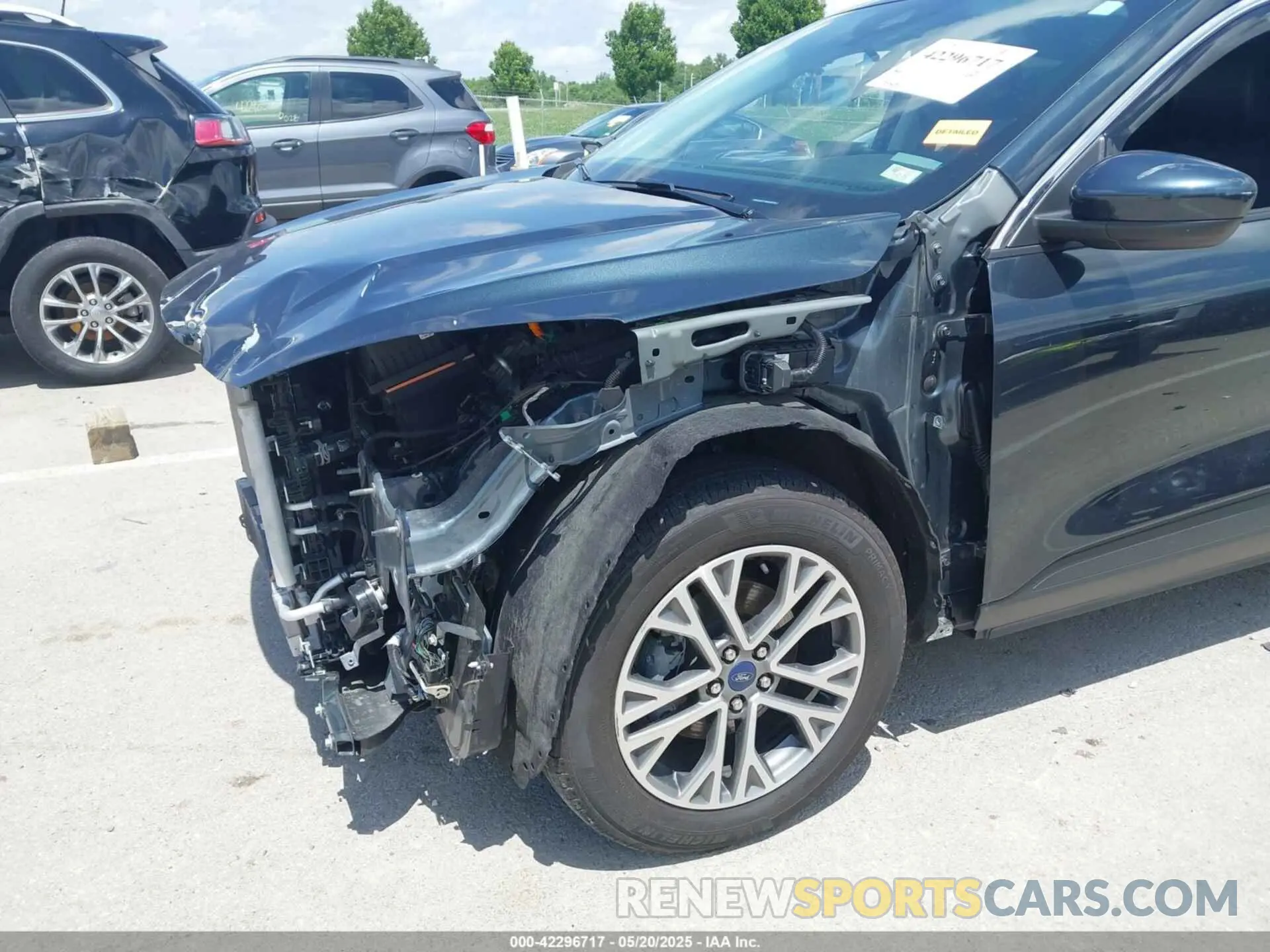 6 Photograph of a damaged car 1FMCU9CZ1NUA82218 FORD ESCAPE 2022