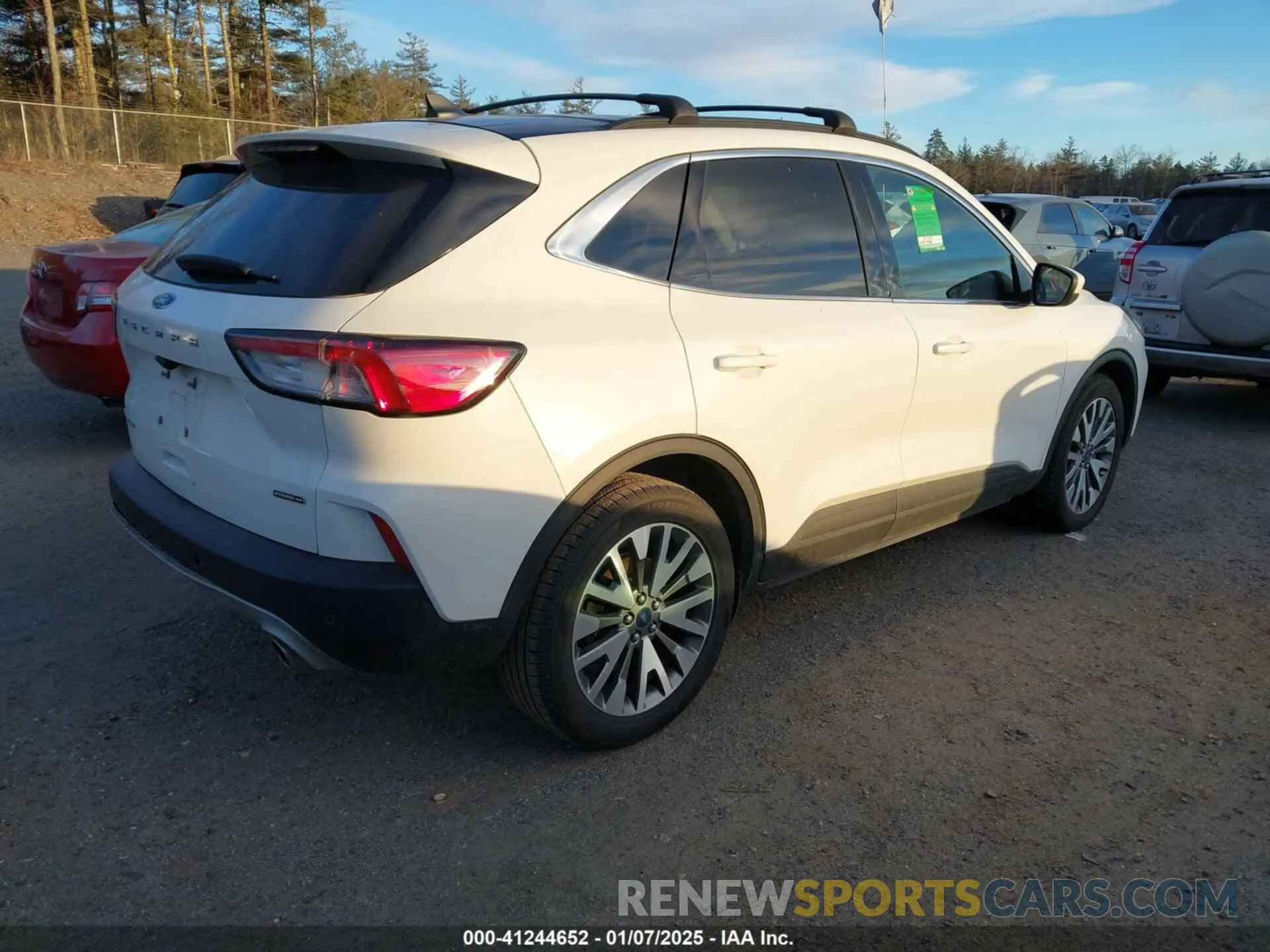 4 Photograph of a damaged car 1FMCU9DZ1NUA37682 FORD ESCAPE 2022