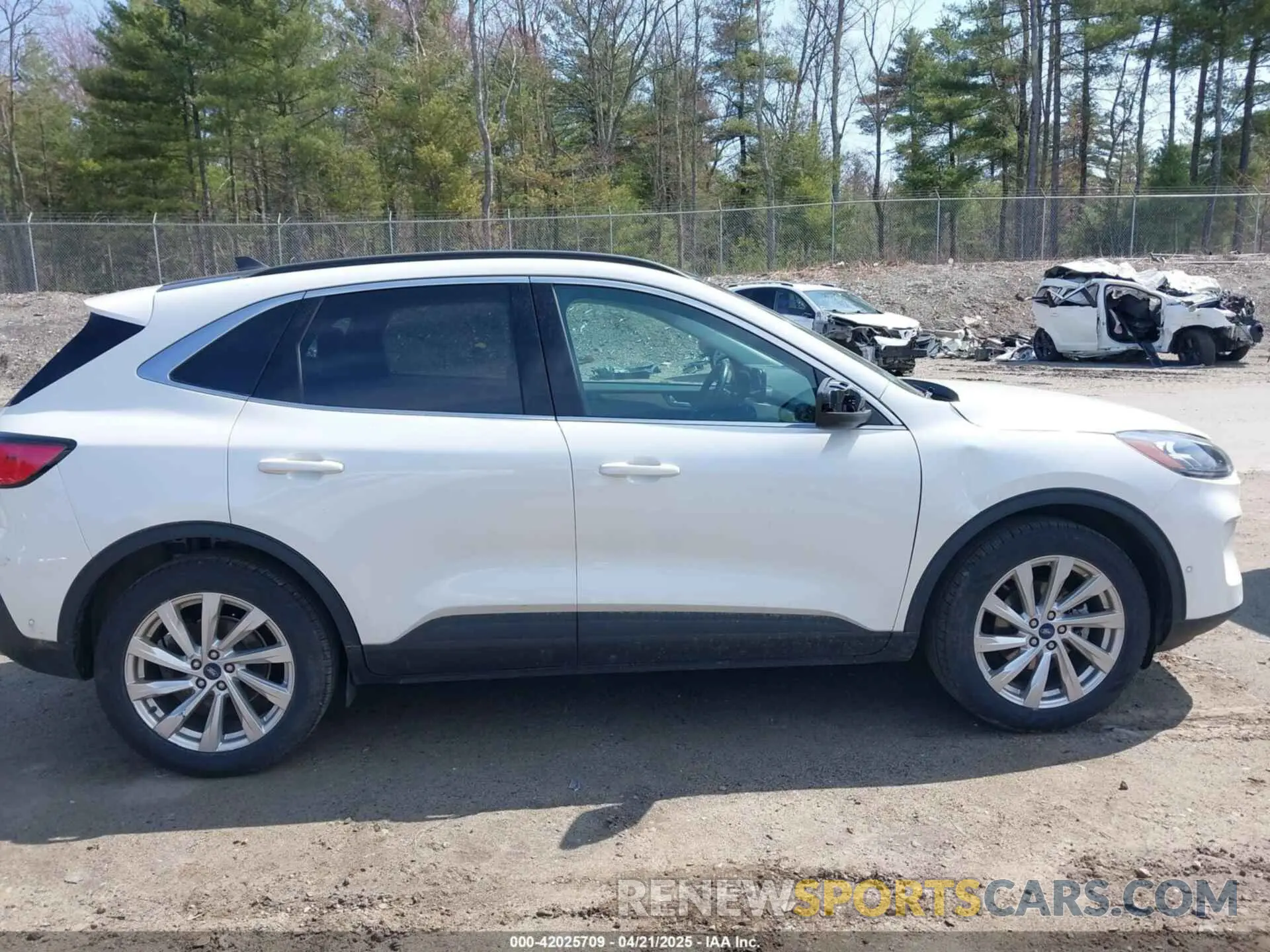 14 Photograph of a damaged car 1FMCU9DZ5NUA11487 FORD ESCAPE 2022