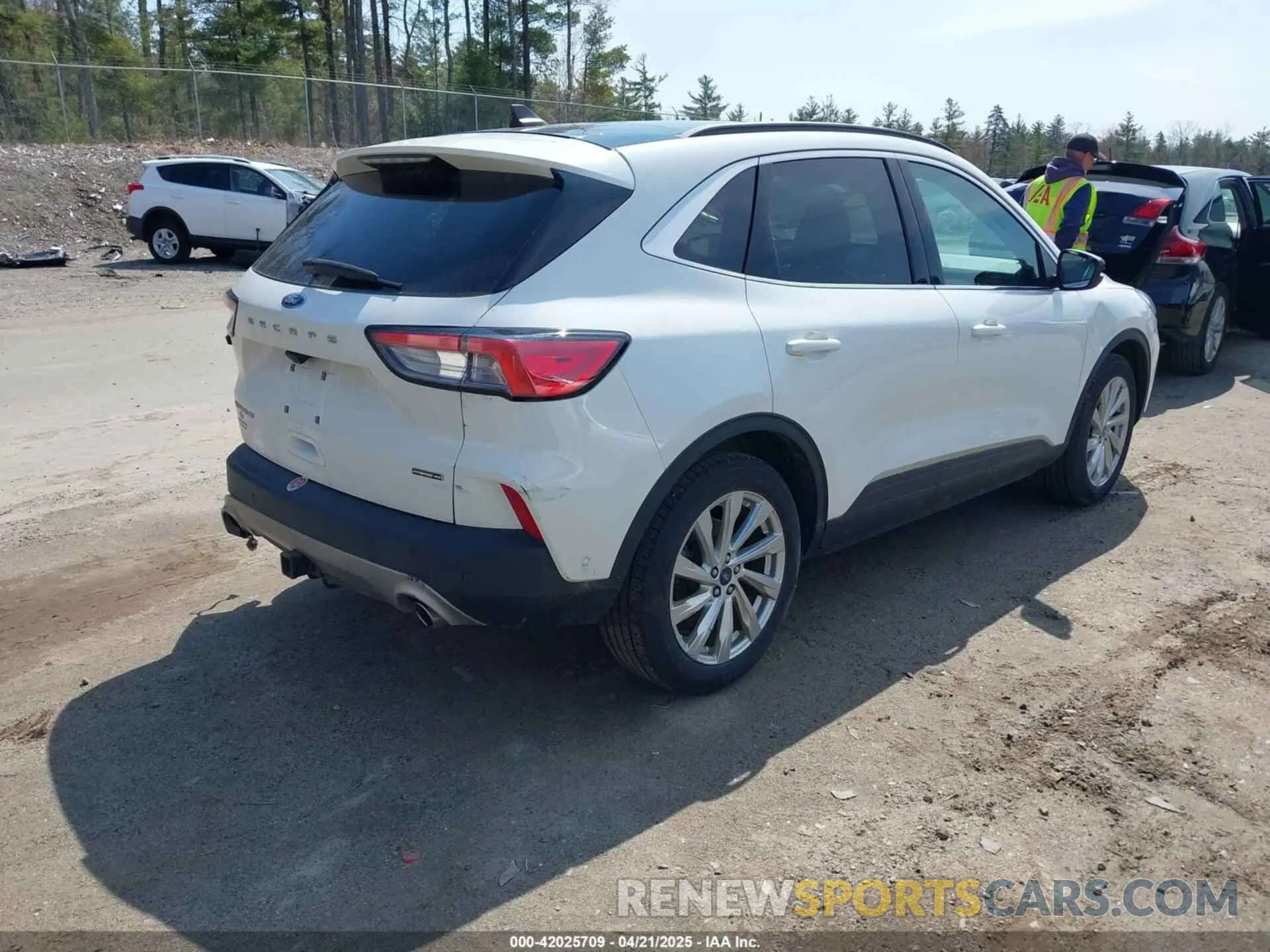 4 Photograph of a damaged car 1FMCU9DZ5NUA11487 FORD ESCAPE 2022