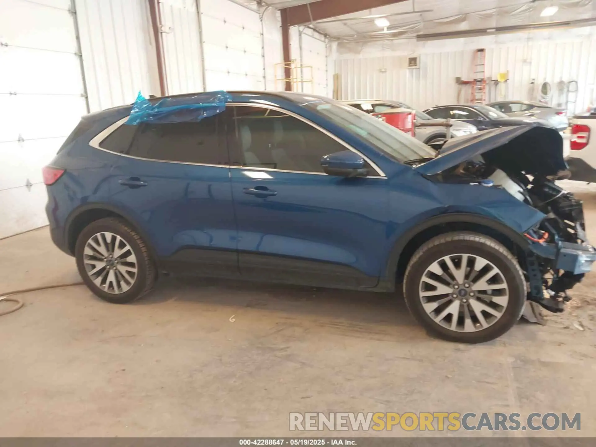 13 Photograph of a damaged car 1FMCU9DZ9NUA38627 FORD ESCAPE 2022