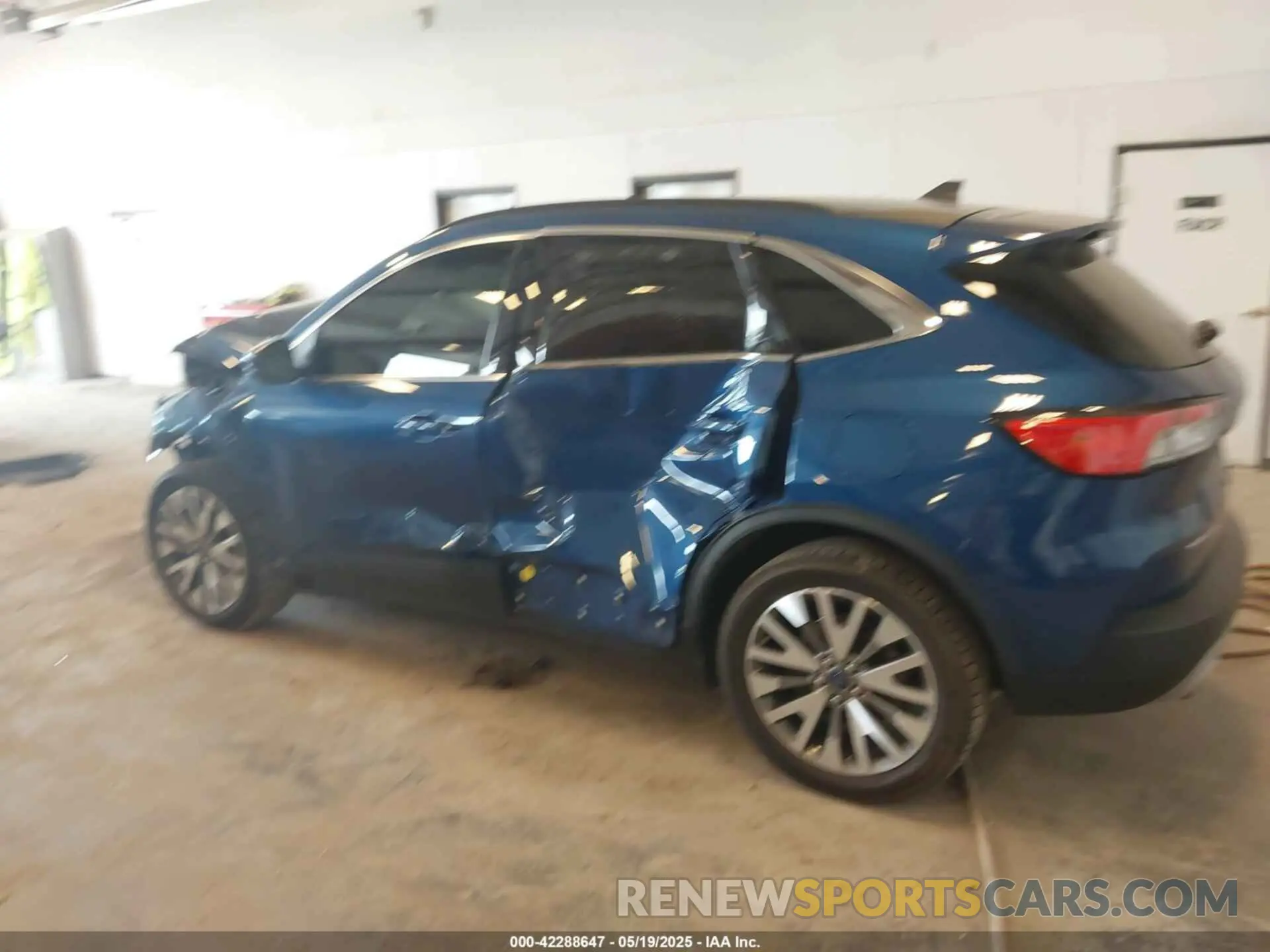 14 Photograph of a damaged car 1FMCU9DZ9NUA38627 FORD ESCAPE 2022