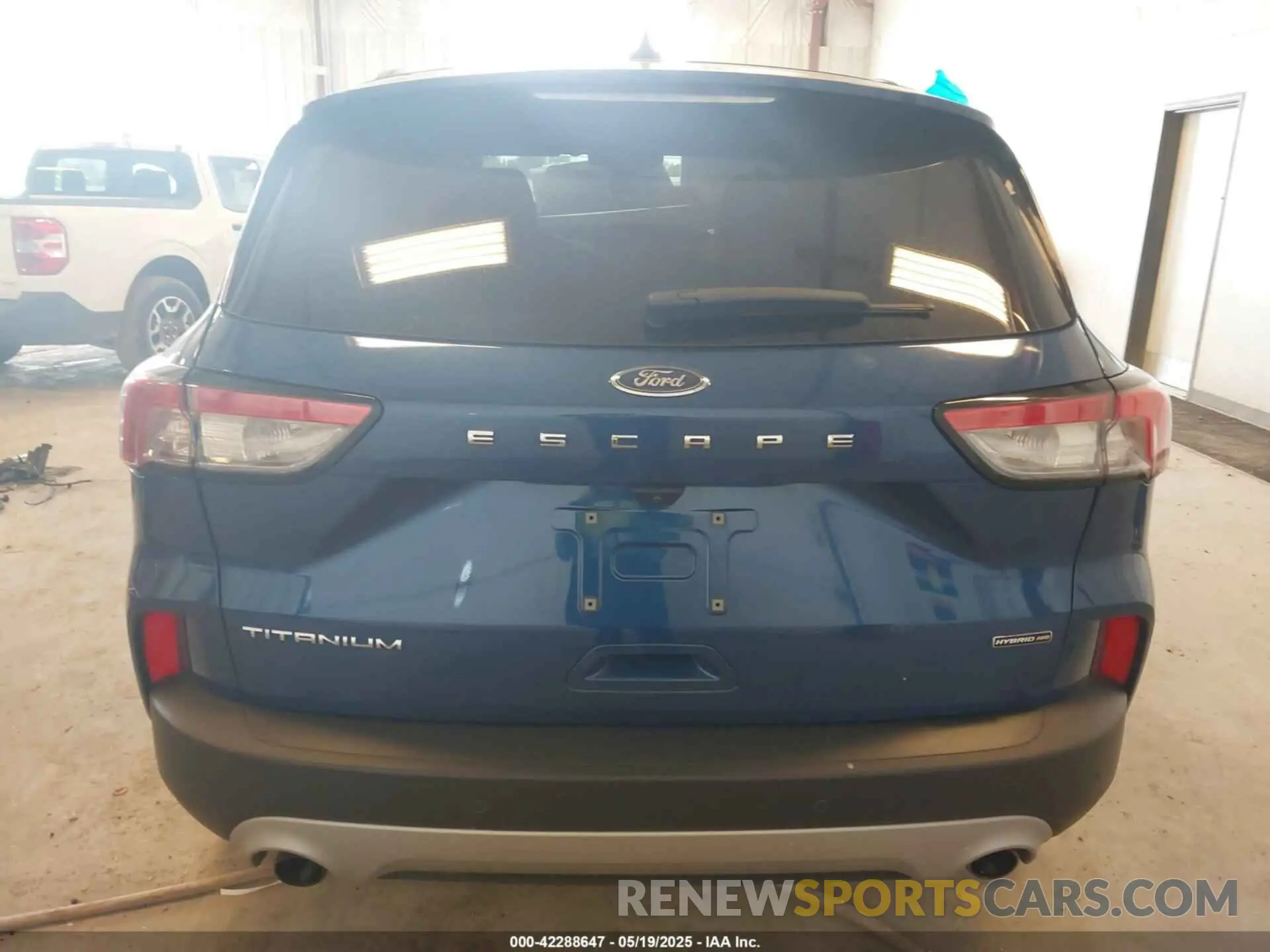 16 Photograph of a damaged car 1FMCU9DZ9NUA38627 FORD ESCAPE 2022