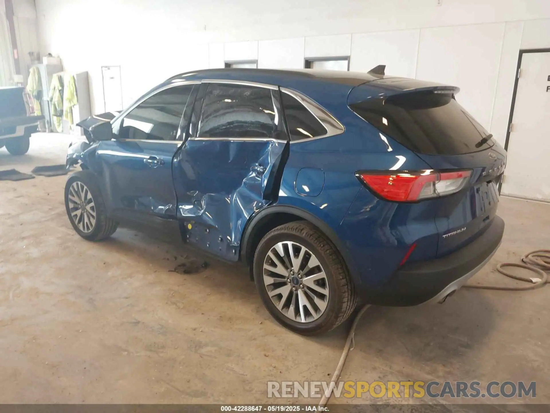 3 Photograph of a damaged car 1FMCU9DZ9NUA38627 FORD ESCAPE 2022