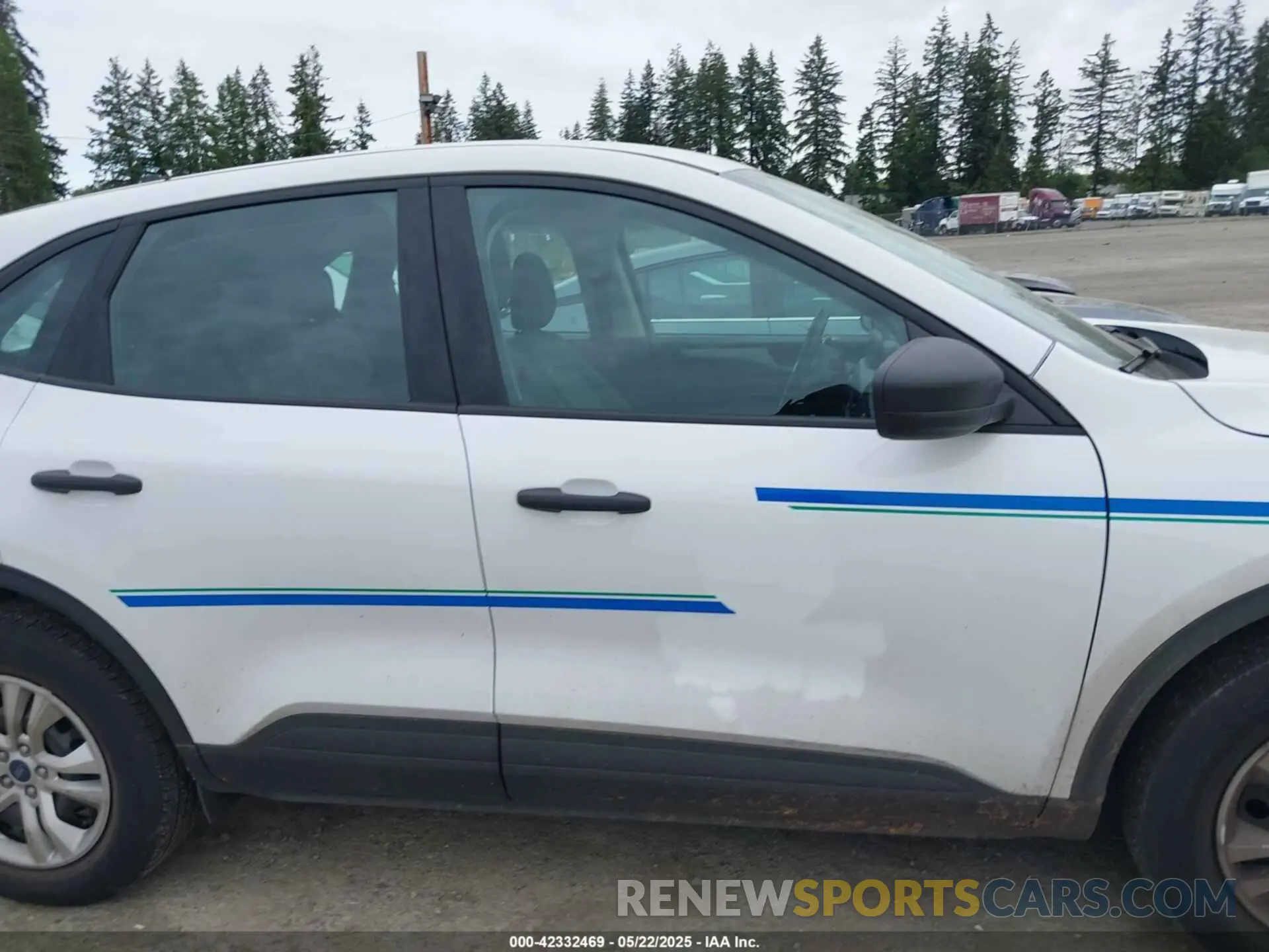 13 Photograph of a damaged car 1FMCU9F62NUB00419 FORD ESCAPE 2022