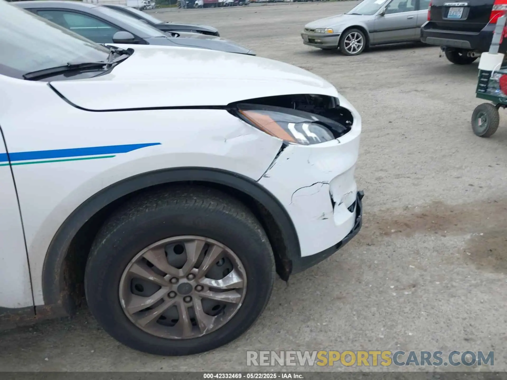17 Photograph of a damaged car 1FMCU9F62NUB00419 FORD ESCAPE 2022