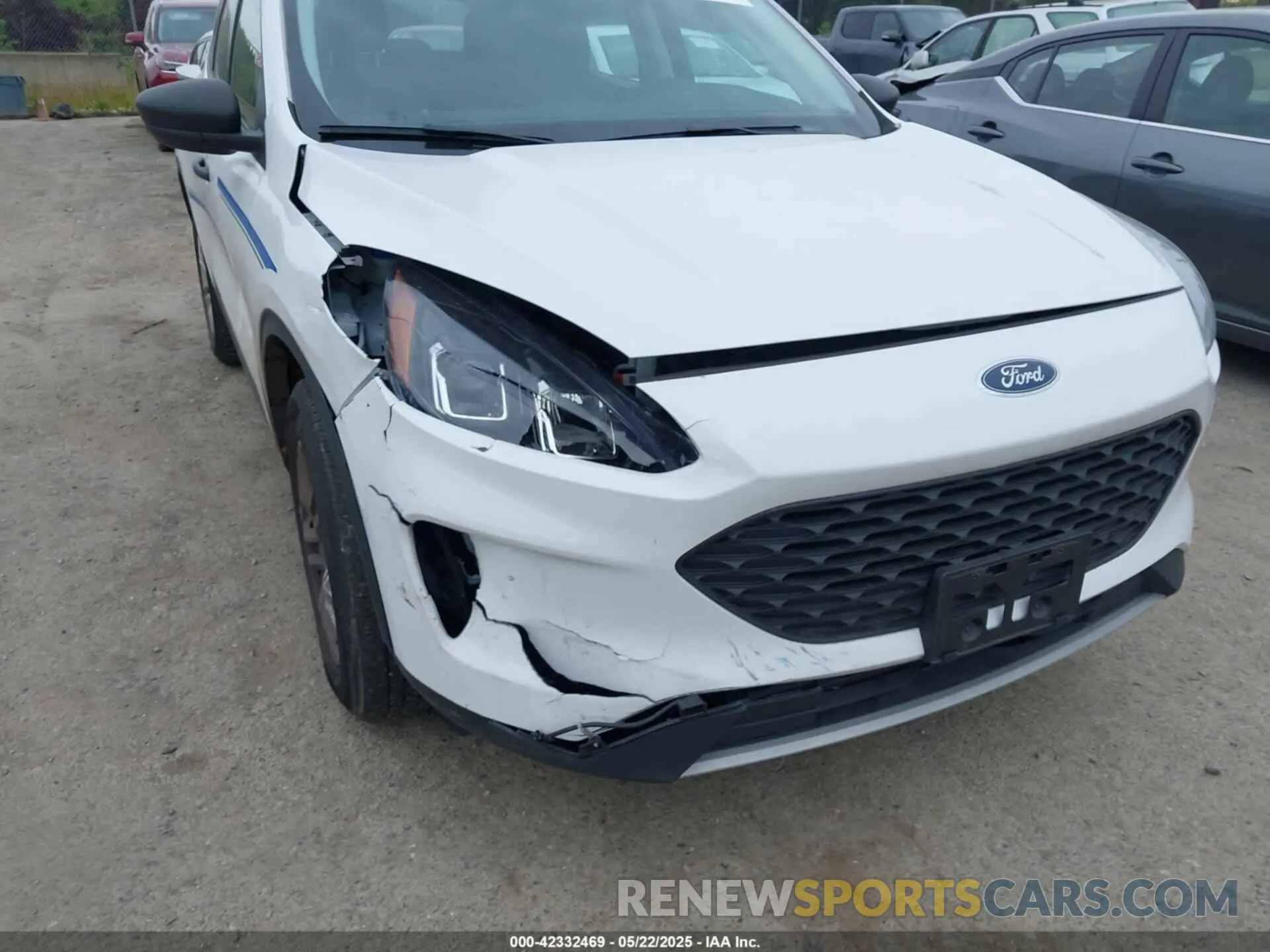 18 Photograph of a damaged car 1FMCU9F62NUB00419 FORD ESCAPE 2022