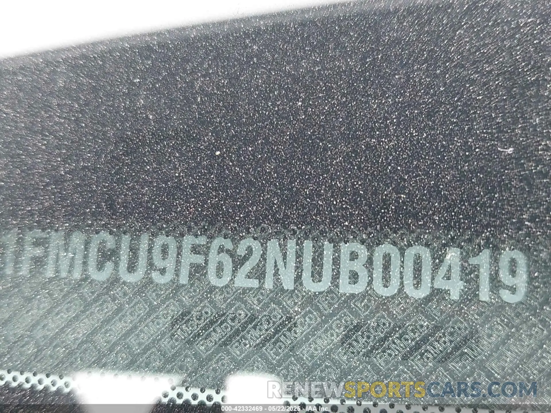 19 Photograph of a damaged car 1FMCU9F62NUB00419 FORD ESCAPE 2022