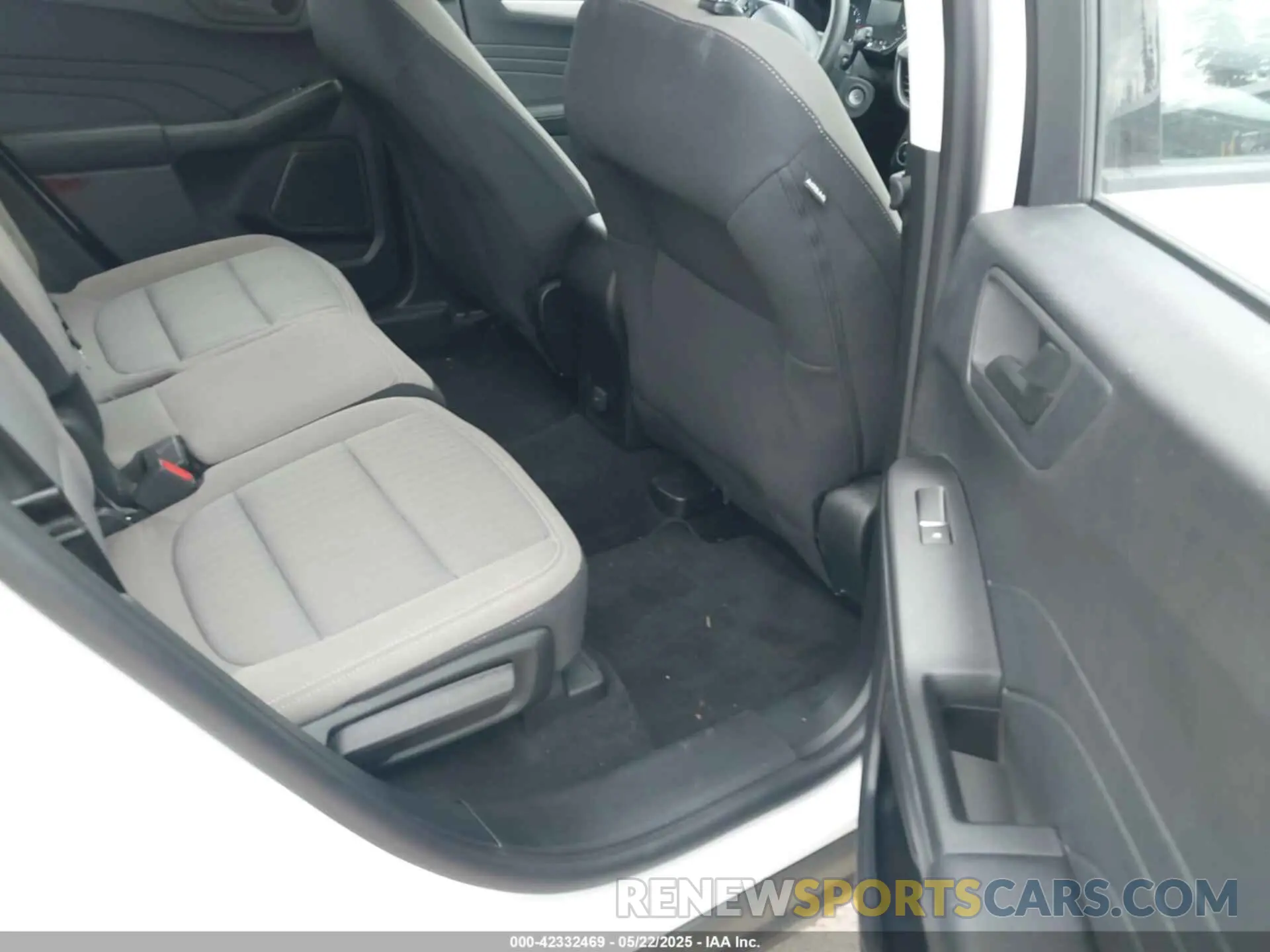 8 Photograph of a damaged car 1FMCU9F62NUB00419 FORD ESCAPE 2022