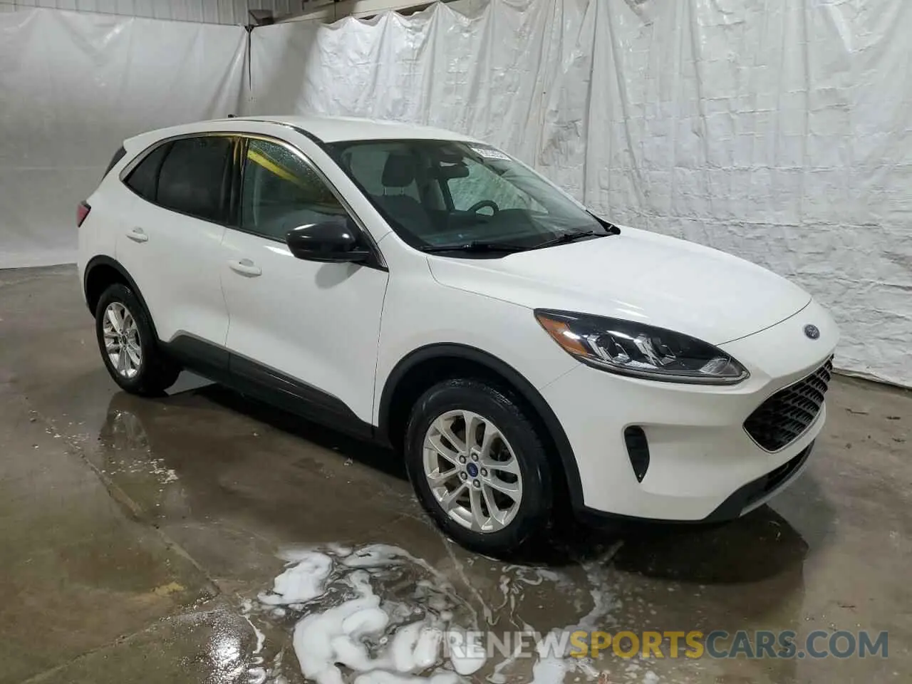 4 Photograph of a damaged car 1FMCU9G60NUA60551 FORD ESCAPE 2022