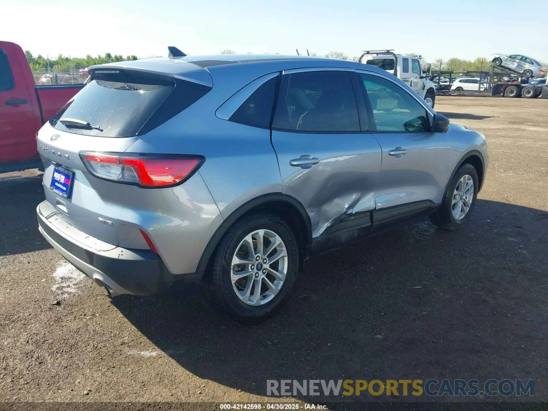 4 Photograph of a damaged car 1FMCU9G60NUA83702 FORD ESCAPE 2022