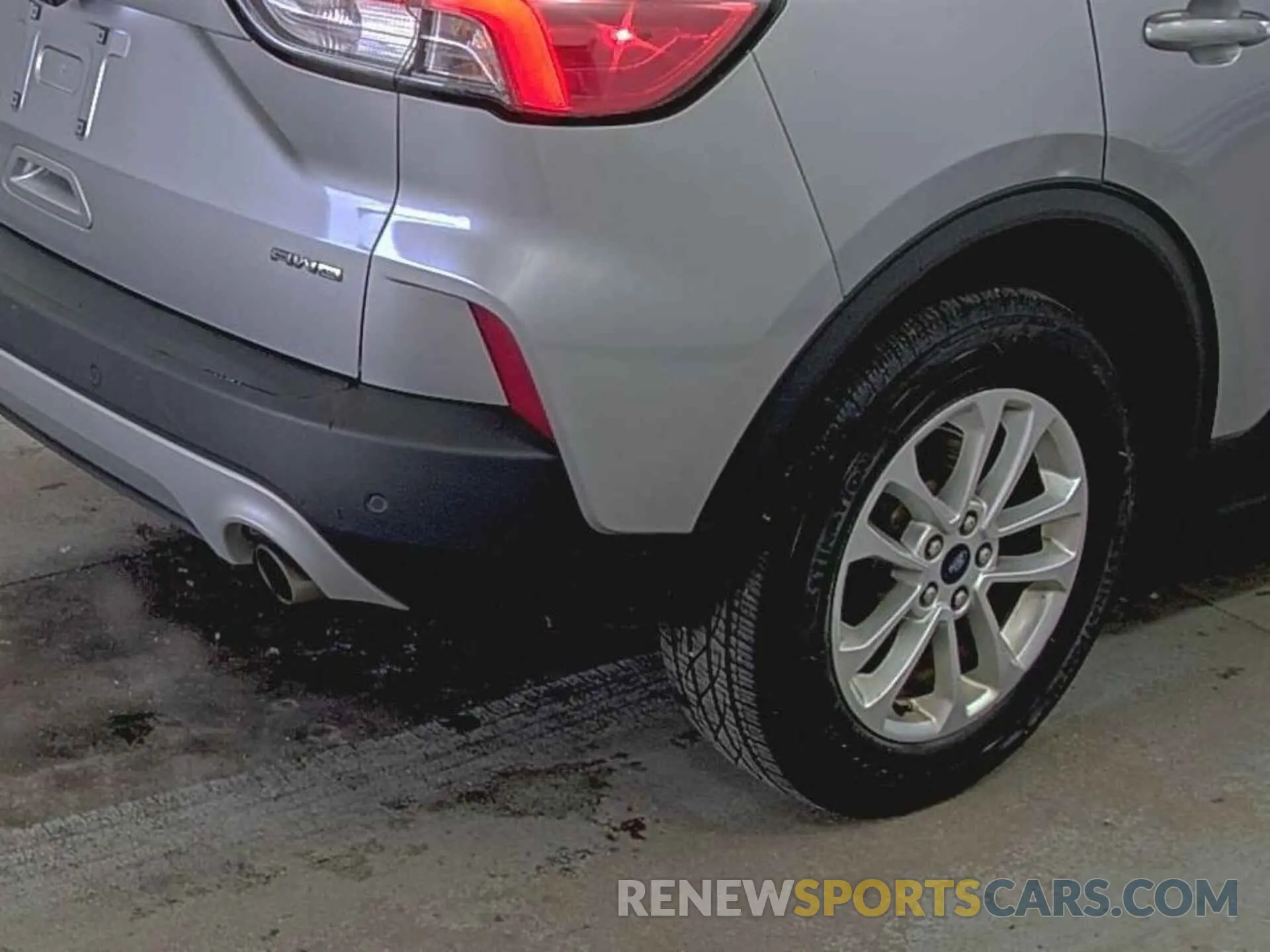 10 Photograph of a damaged car 1FMCU9G60NUB32820 FORD ESCAPE 2022