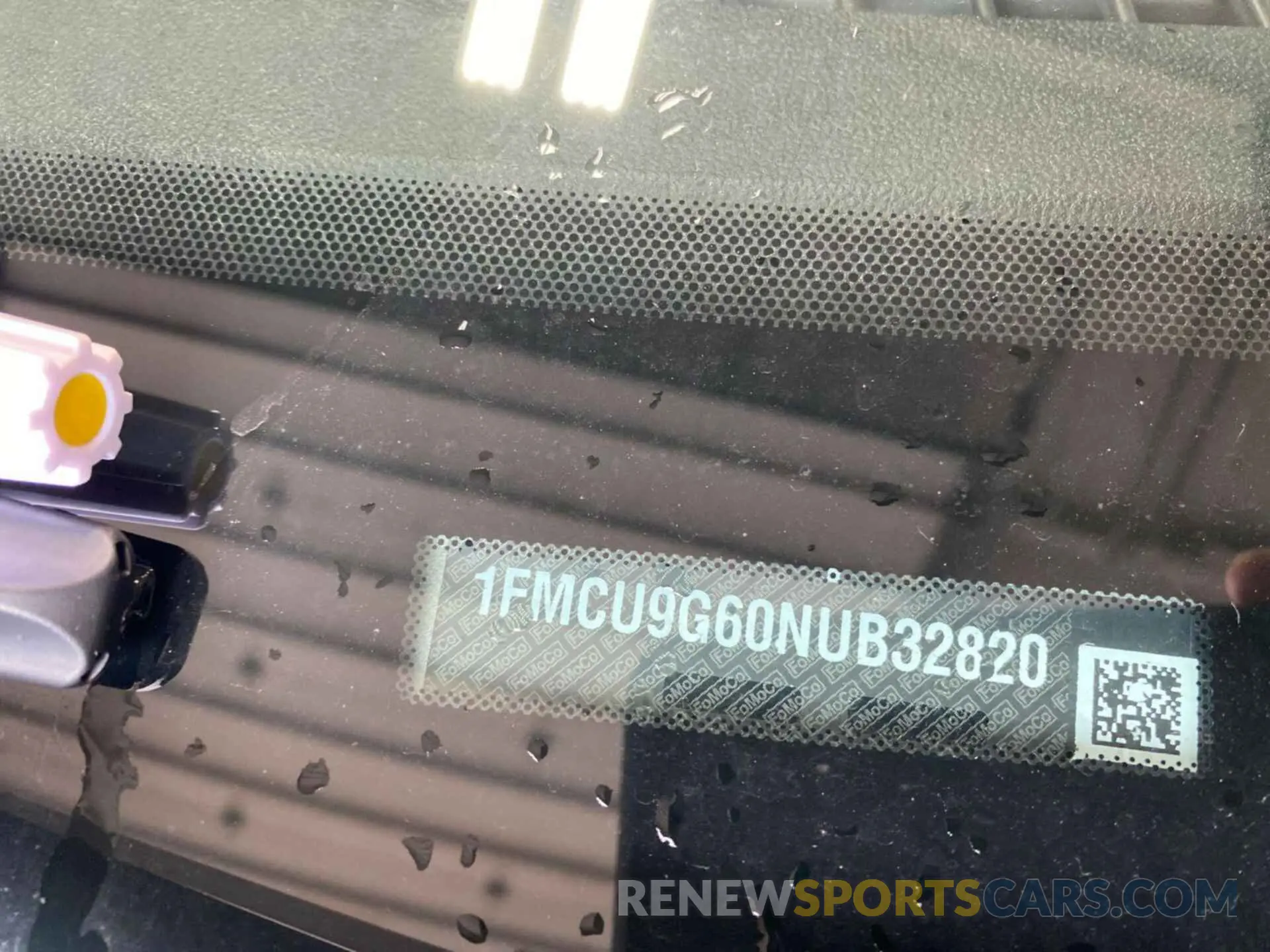 21 Photograph of a damaged car 1FMCU9G60NUB32820 FORD ESCAPE 2022