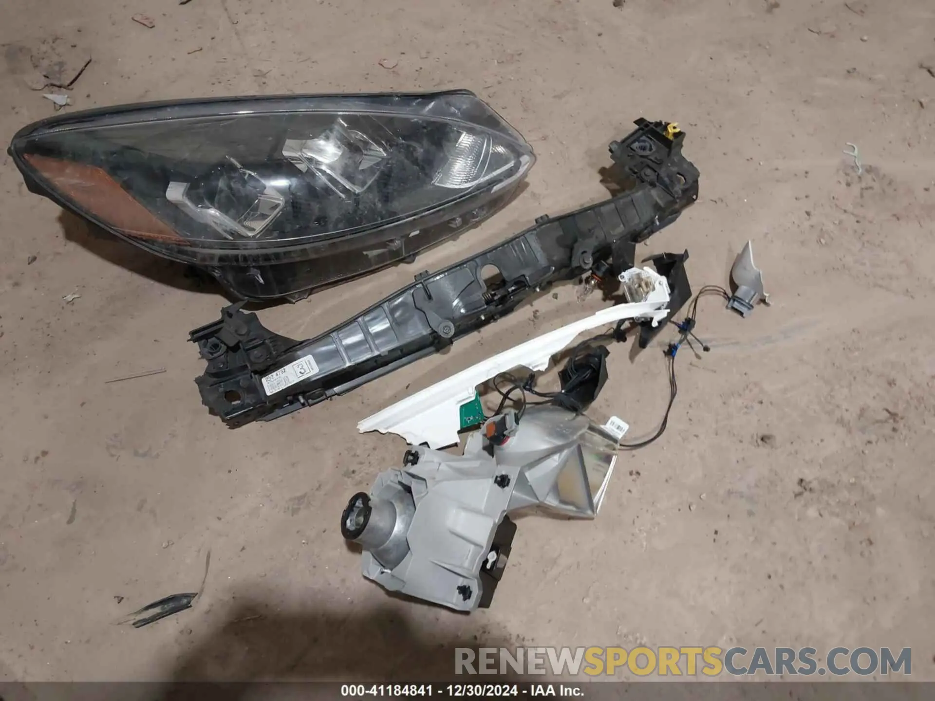 12 Photograph of a damaged car 1FMCU9G60NUB52307 FORD ESCAPE 2022