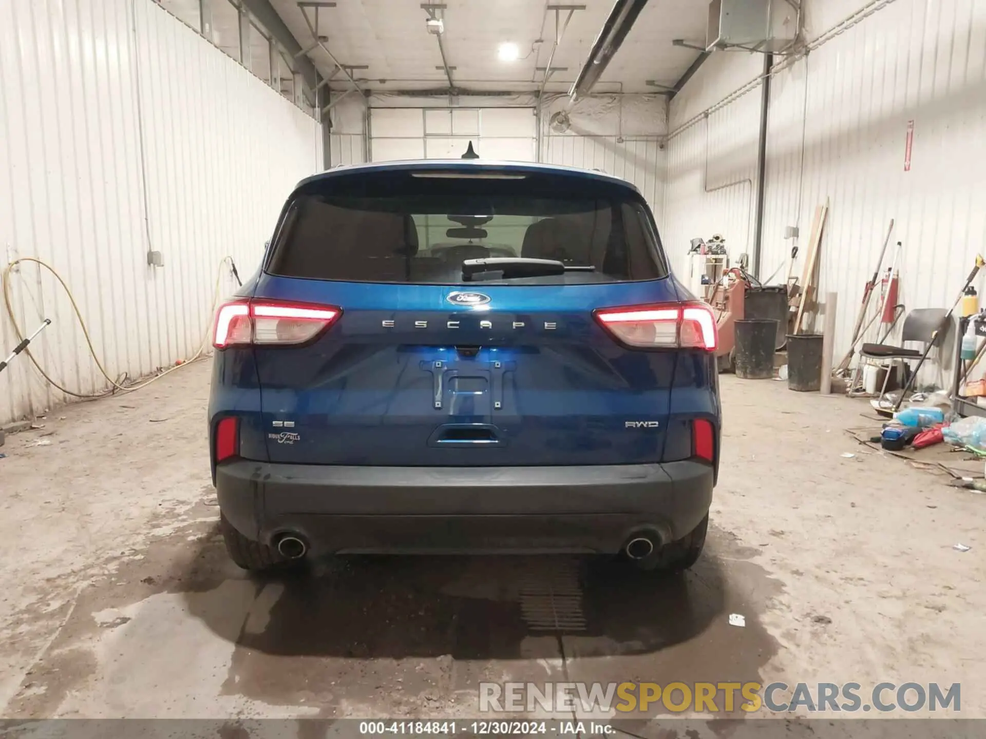 17 Photograph of a damaged car 1FMCU9G60NUB52307 FORD ESCAPE 2022