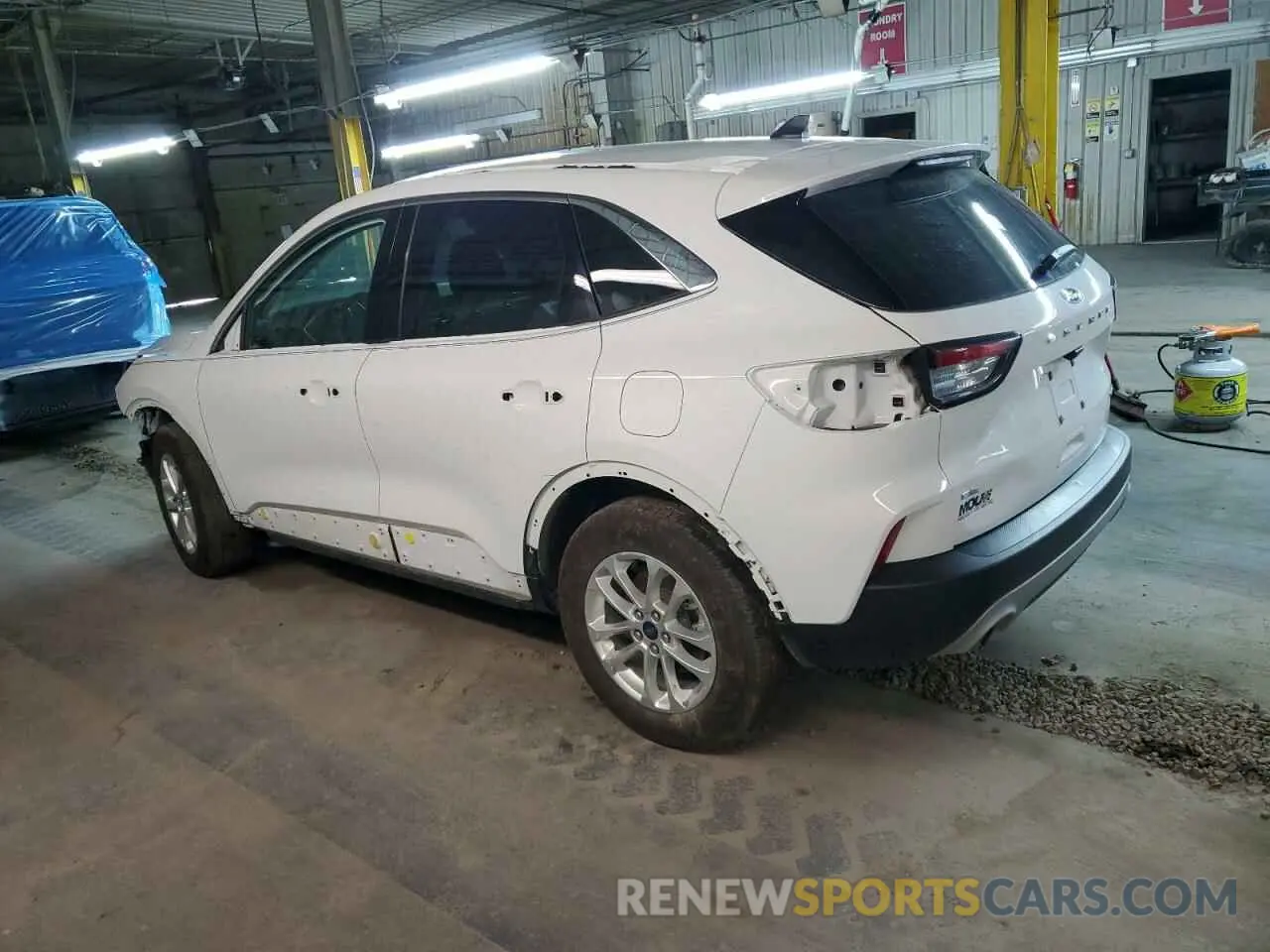 2 Photograph of a damaged car 1FMCU9G60NUB61072 FORD ESCAPE 2022