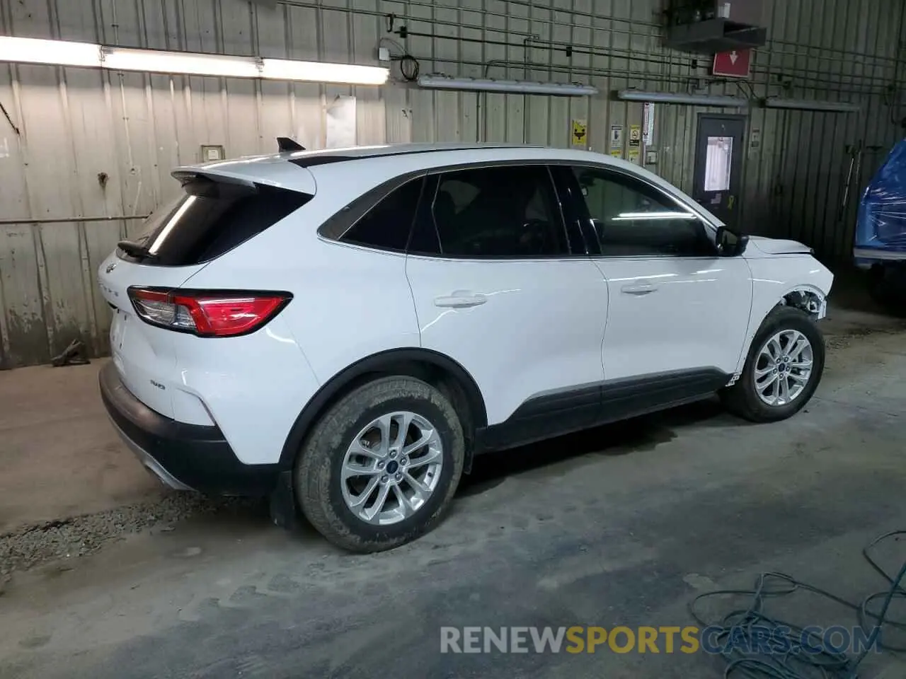 3 Photograph of a damaged car 1FMCU9G60NUB61072 FORD ESCAPE 2022